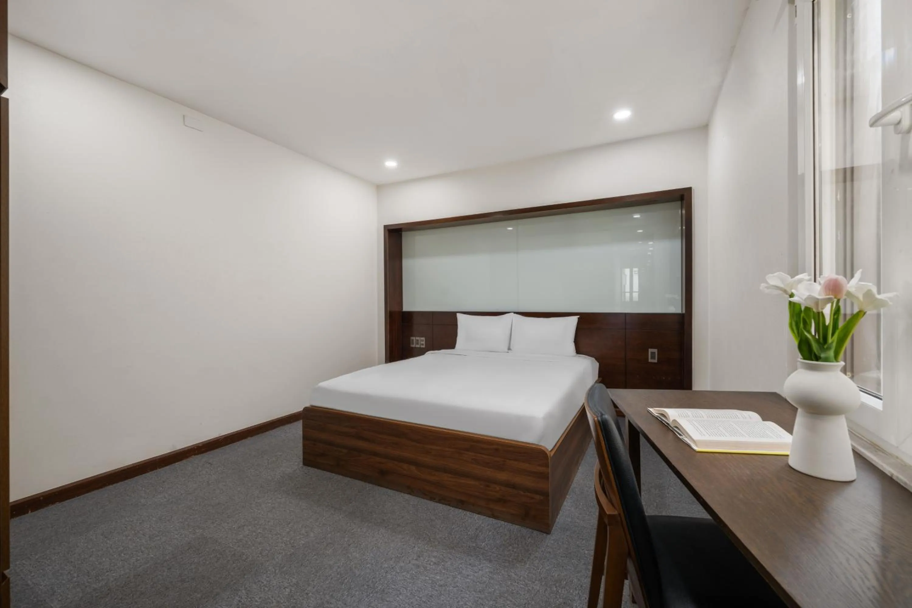 Bedroom, Bed in Tokyo Boutique Front Beach Hotel