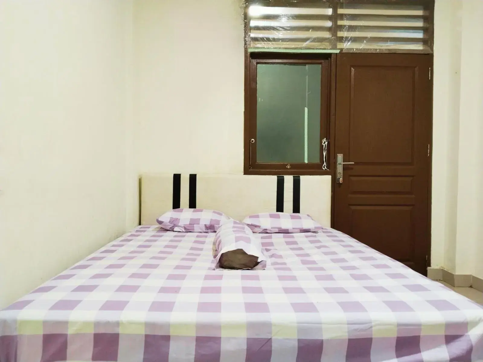 Standard Double Room in Roemah Djatinegara Standard Double Room in Roemah Djatinegara
