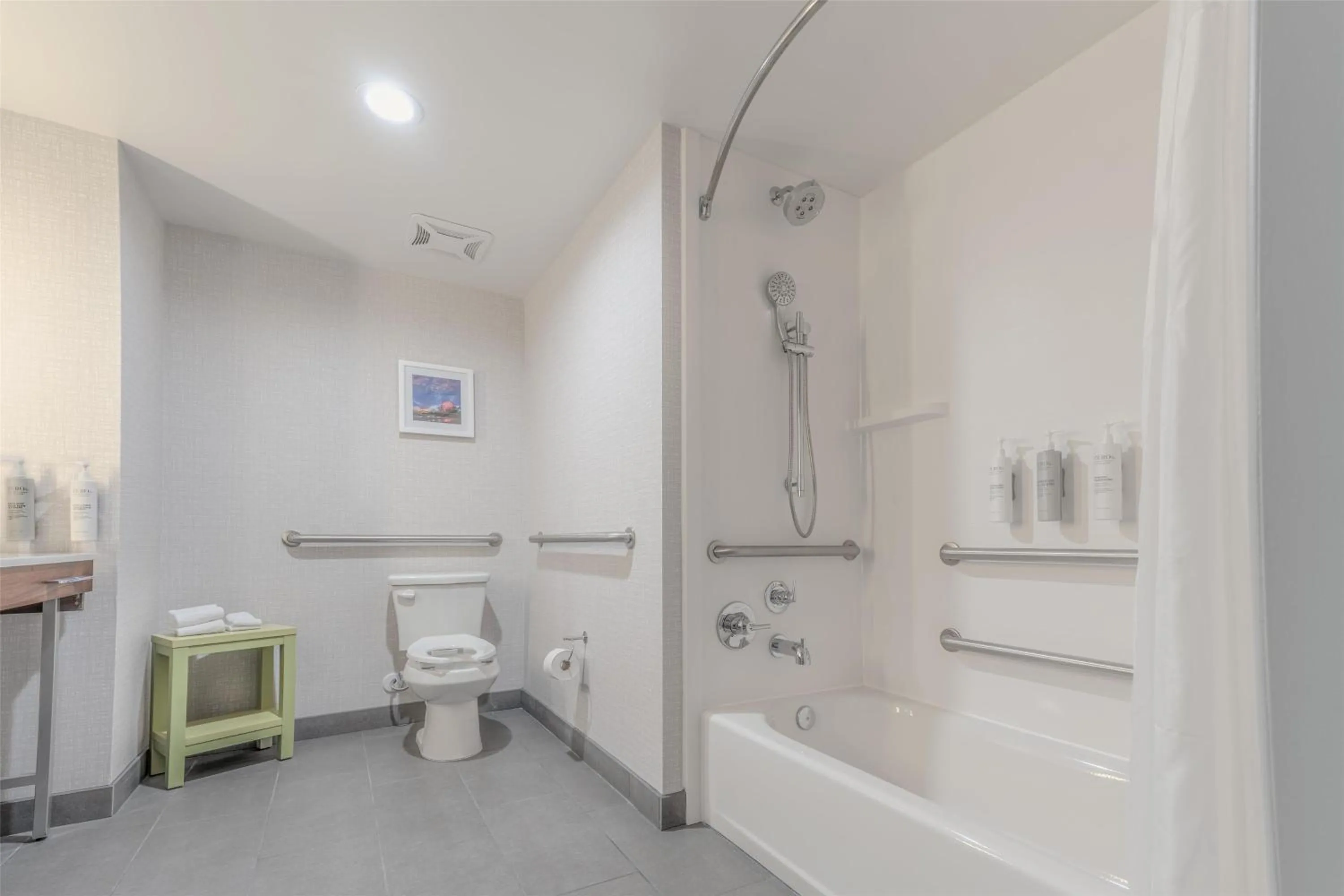 Bathroom in Hampton Inn By Hilton Santa Clarita-Valencia