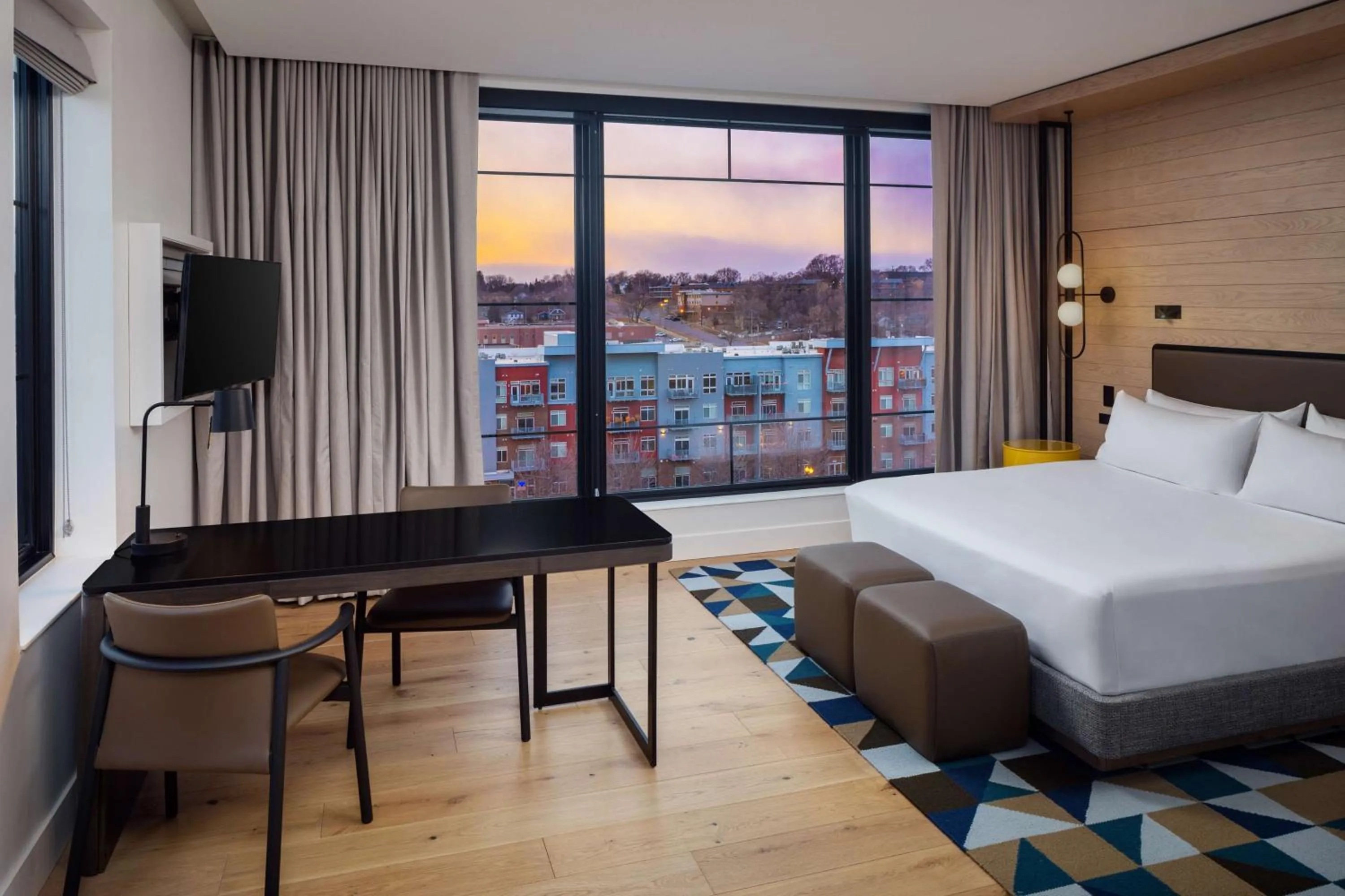 Bedroom, Bed in Canopy By Hilton Sioux Falls Downtown