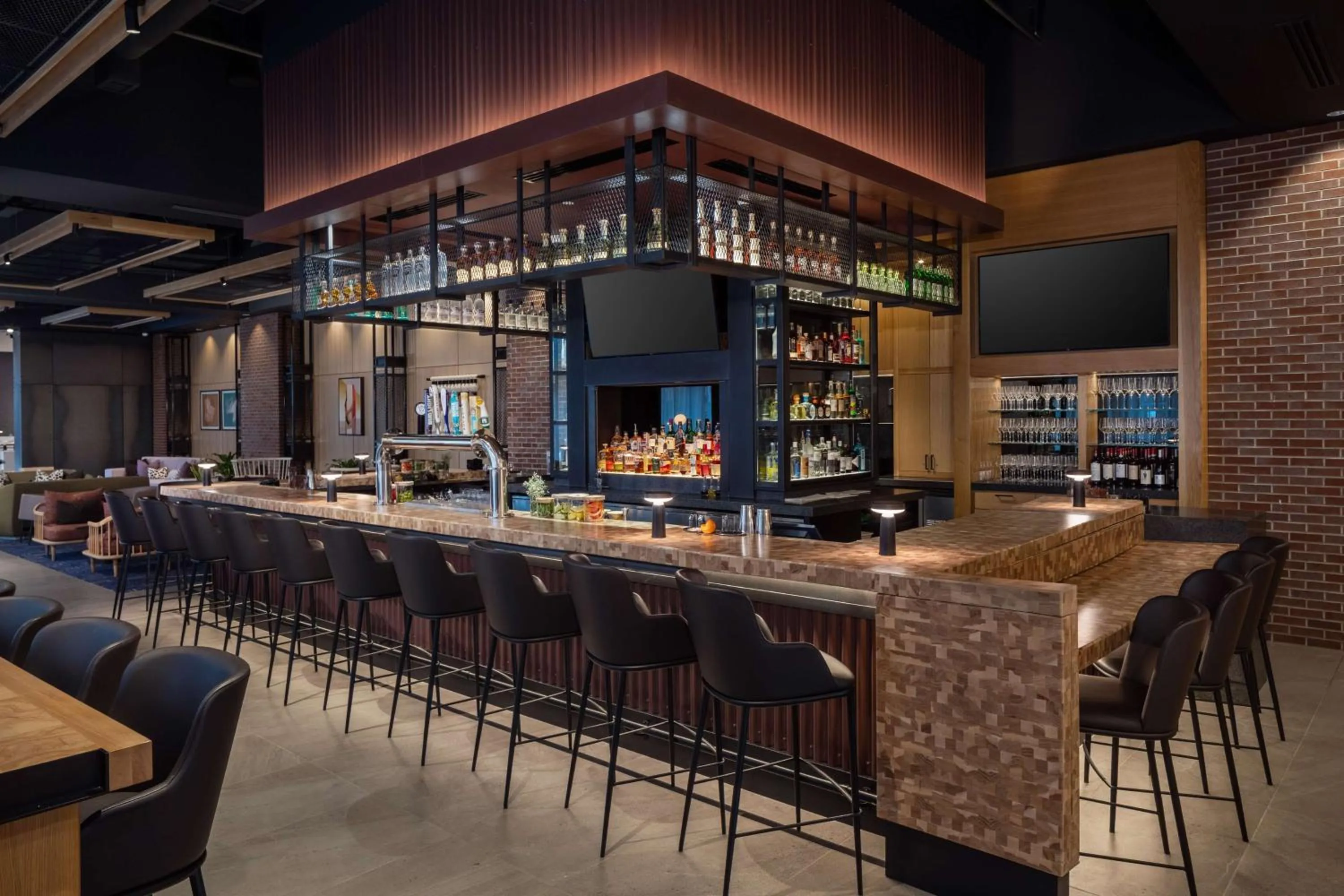 Lounge or bar in Canopy By Hilton Sioux Falls Downtown