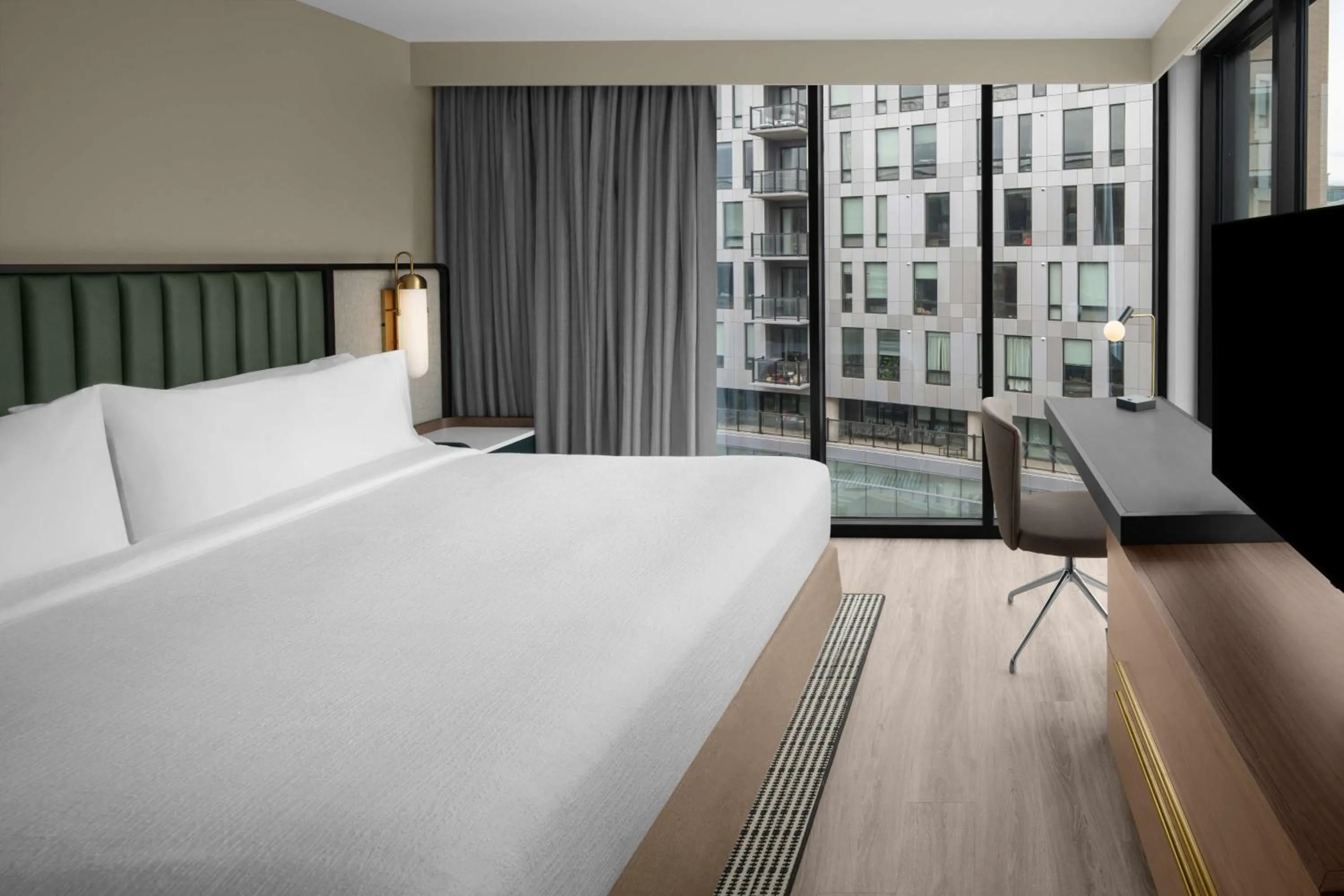 Bedroom, Bed in Embassy Suites By Hilton Madison Downtown