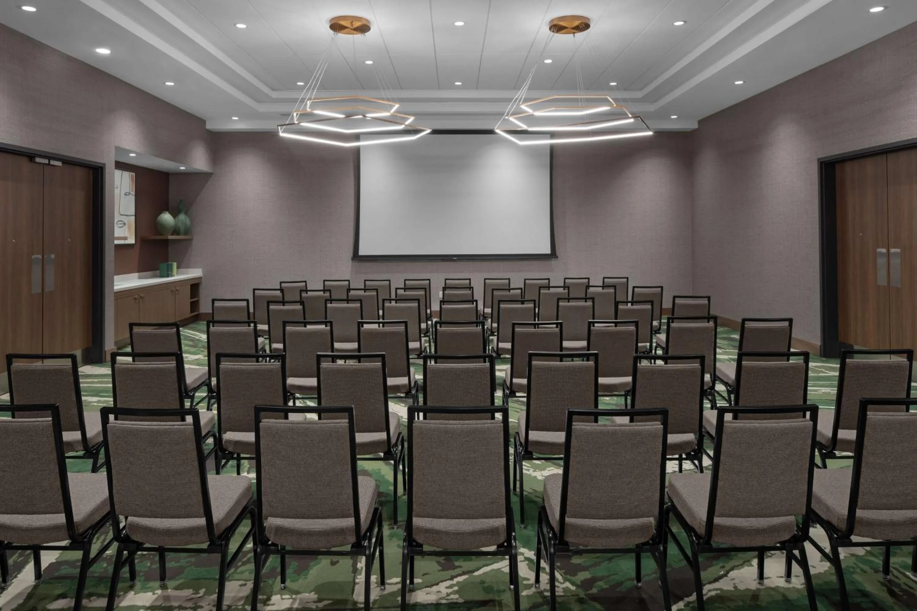 Meeting/conference room in Embassy Suites By Hilton Madison Downtown