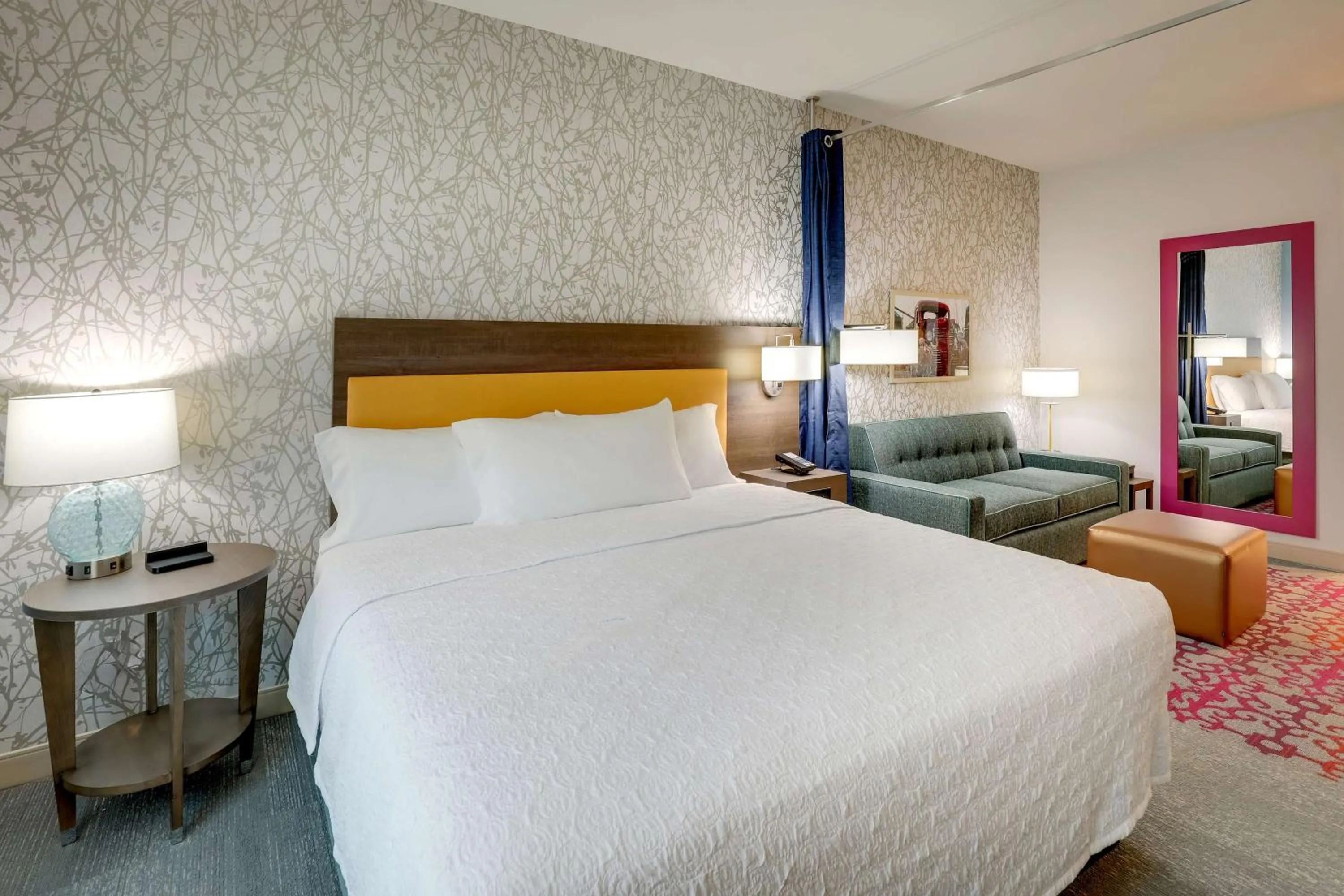 Living room, Bed in Home2 Suites By Hilton Sanford