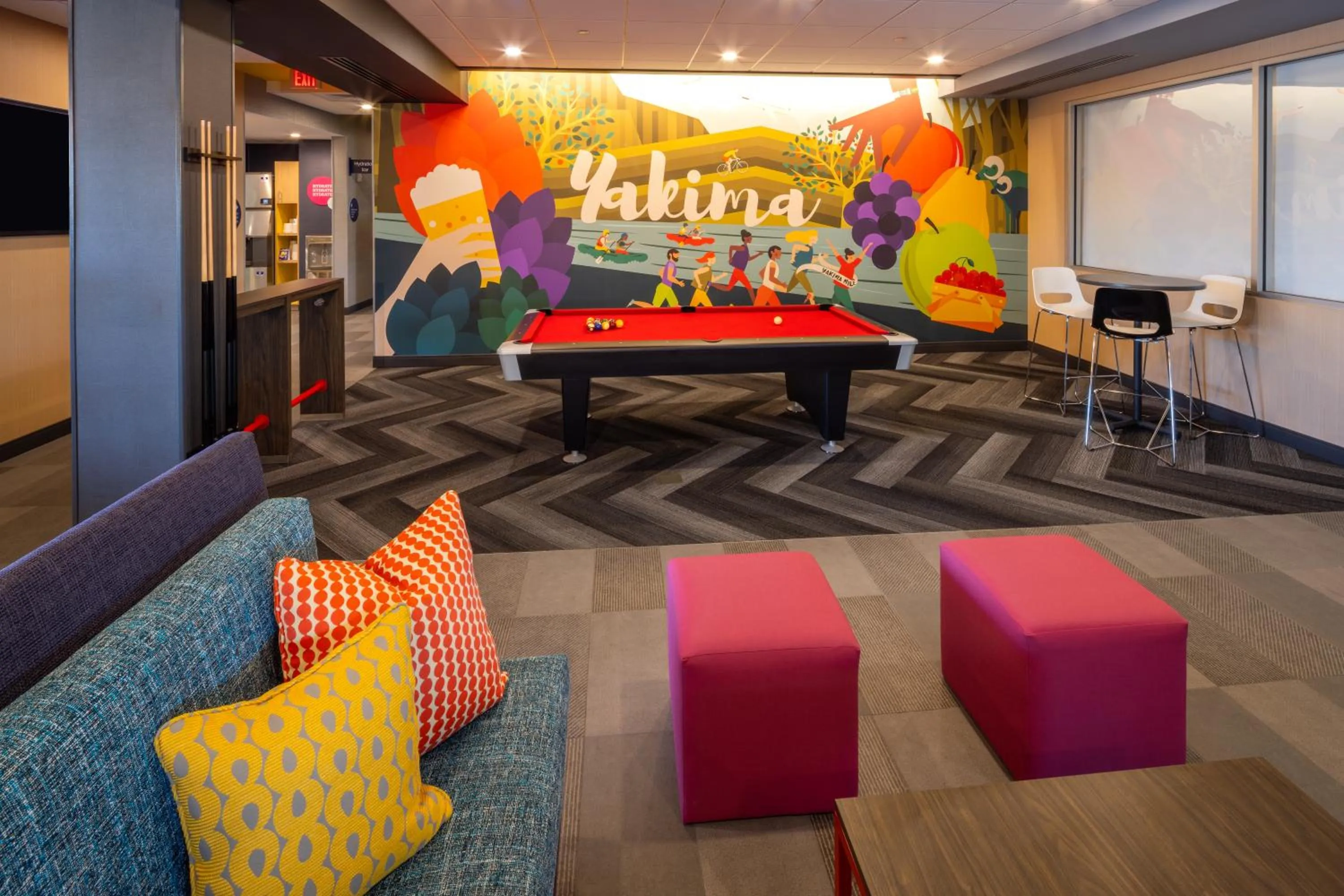 Seating area in Tru By Hilton Yakima Airport