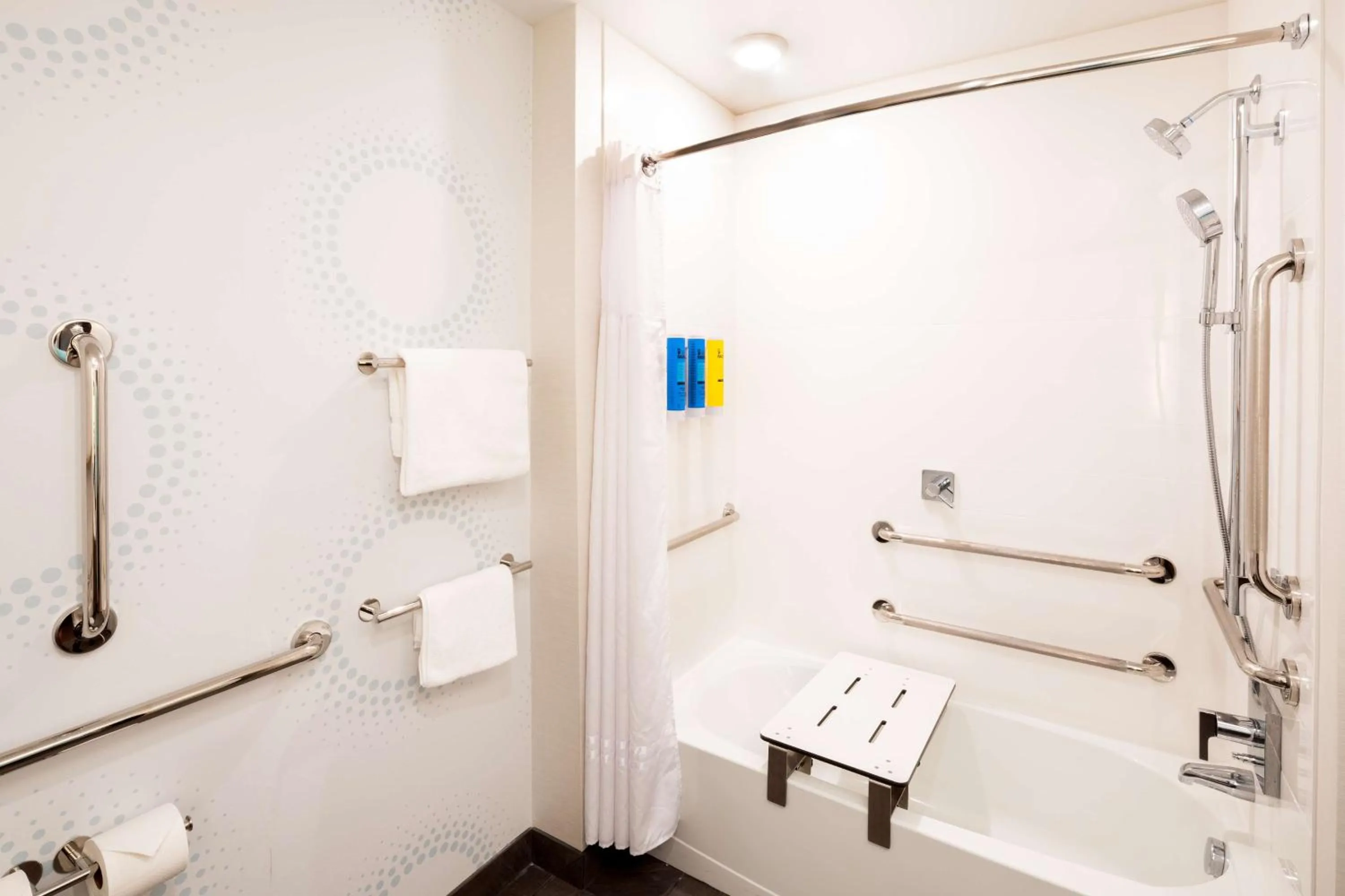 Bathroom in Tru By Hilton Yakima Airport