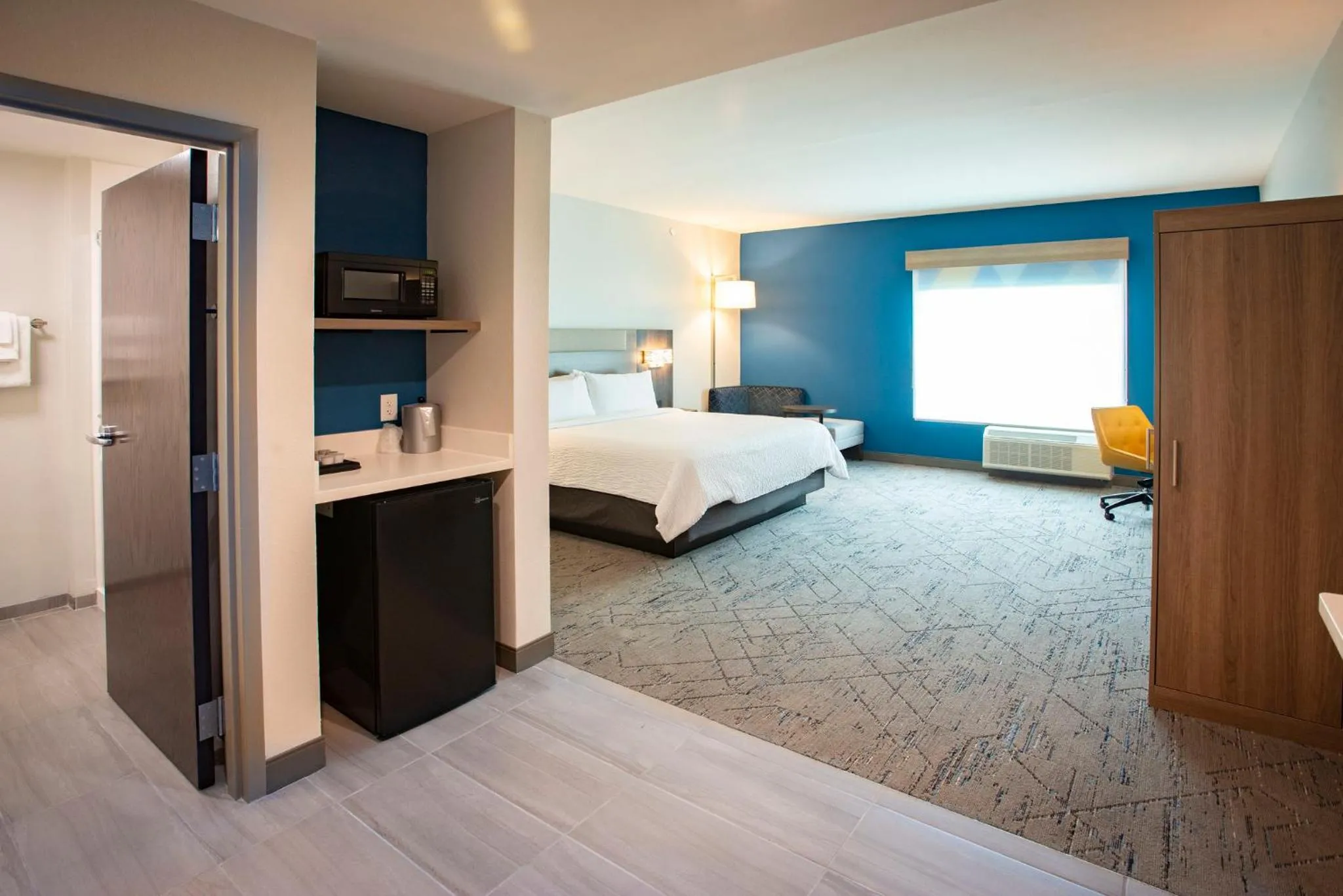 Photo of the whole room, Bed in Holiday Inn Express & Suites Pensacola Airport North – I-10 by IHG