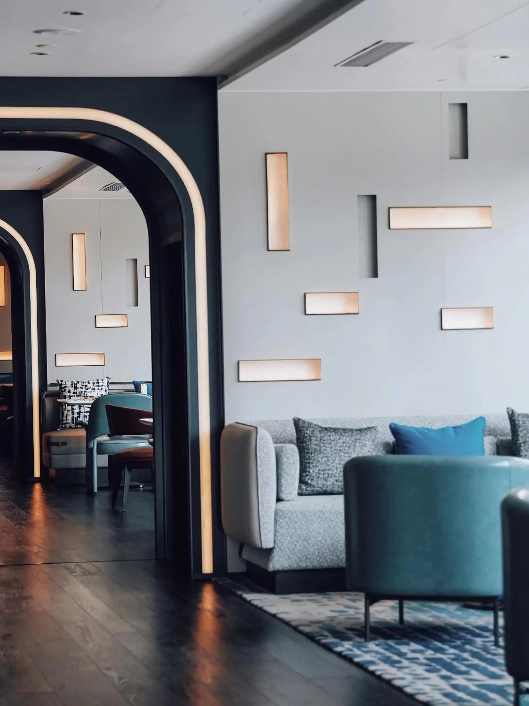 Seating area in Crowne Plaza Xi'an Weiyang by IHG