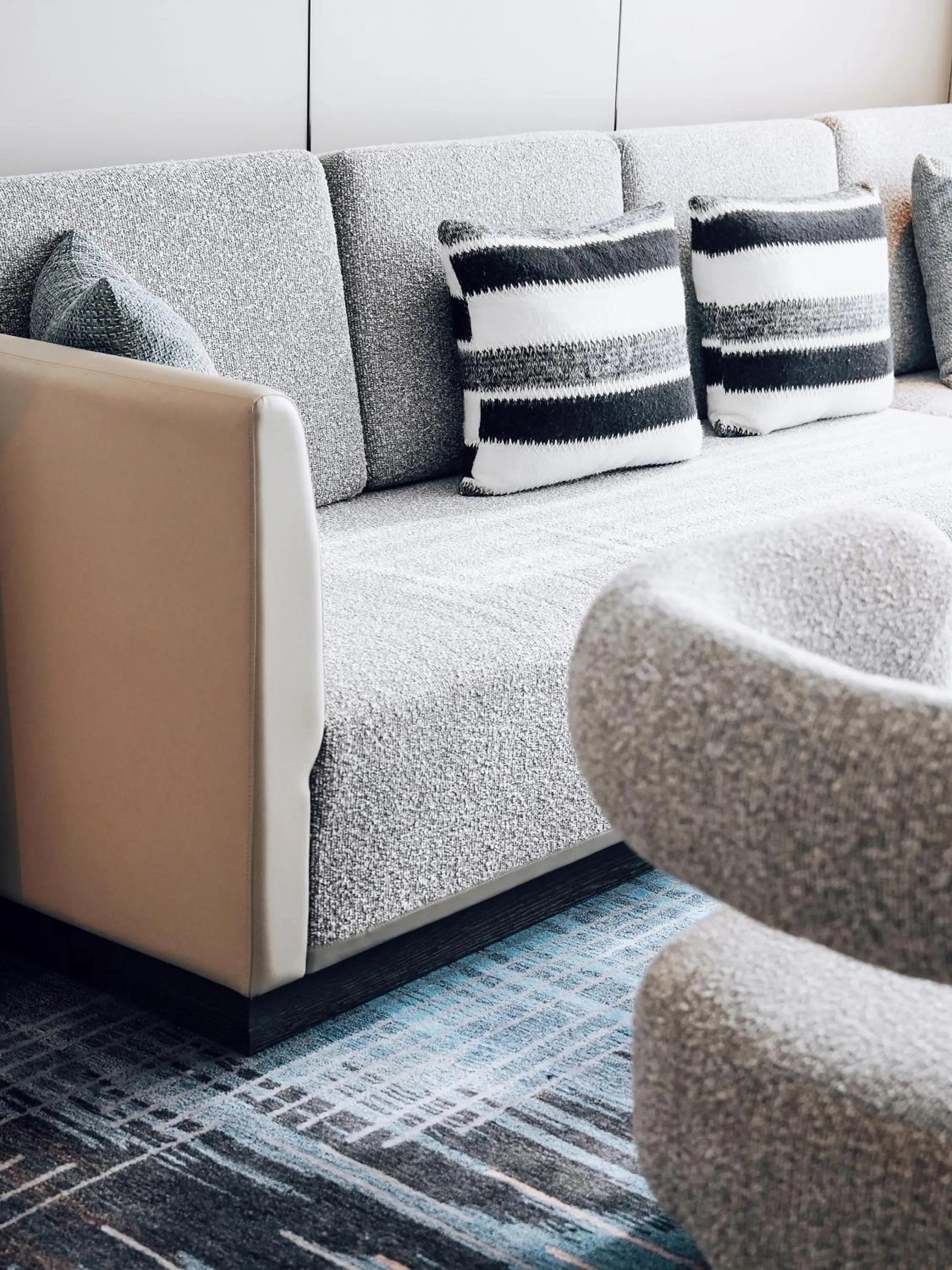 Living room, Bed in Crowne Plaza Xi'an Weiyang by IHG