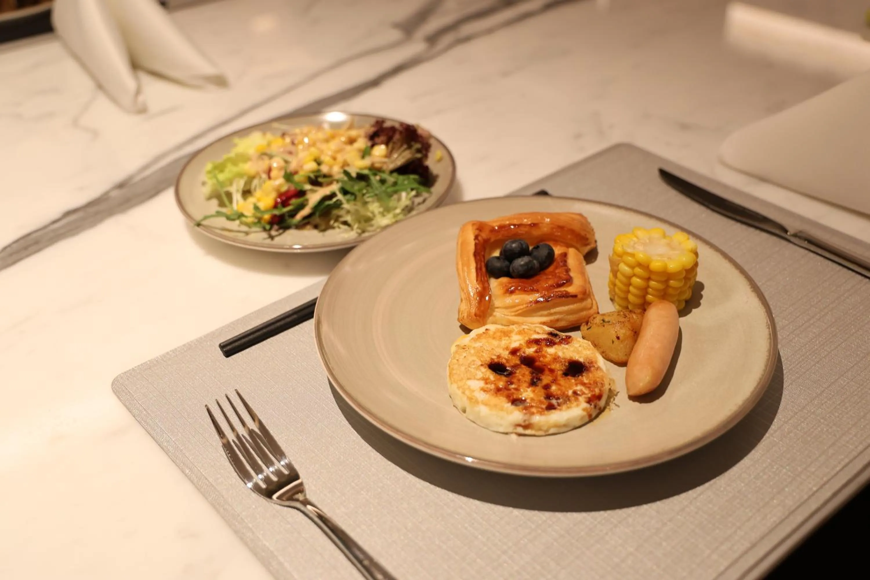 Breakfast in Crowne Plaza Xi'an Weiyang by IHG