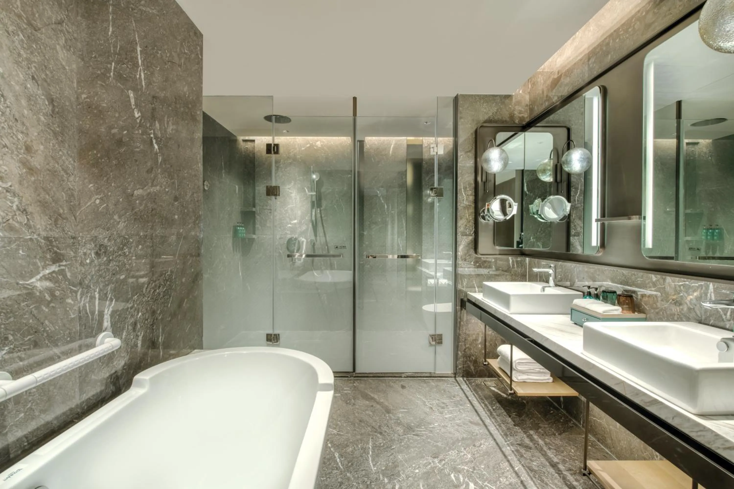 Bathroom in Crowne Plaza Xi'an Weiyang by IHG