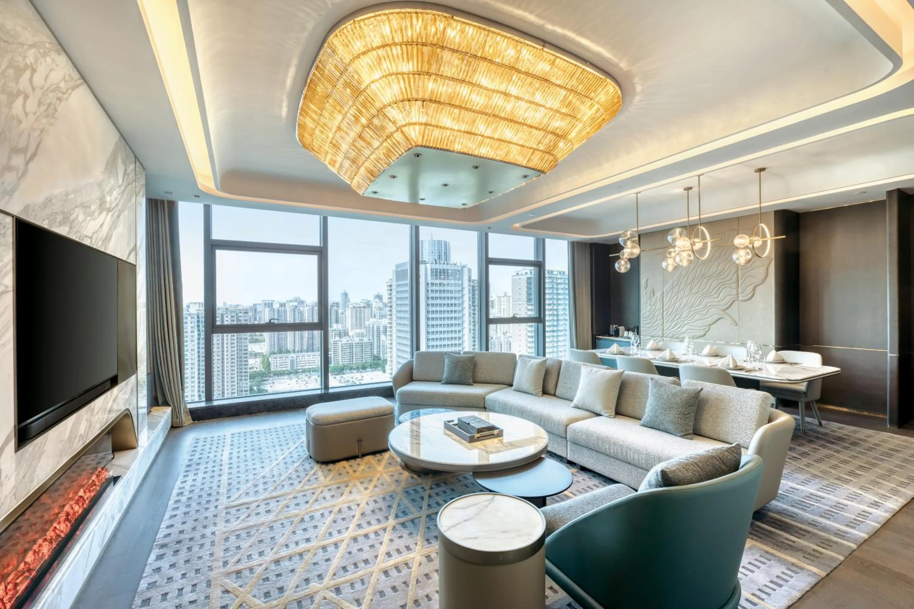 Living room in Crowne Plaza Xi'an Weiyang by IHG