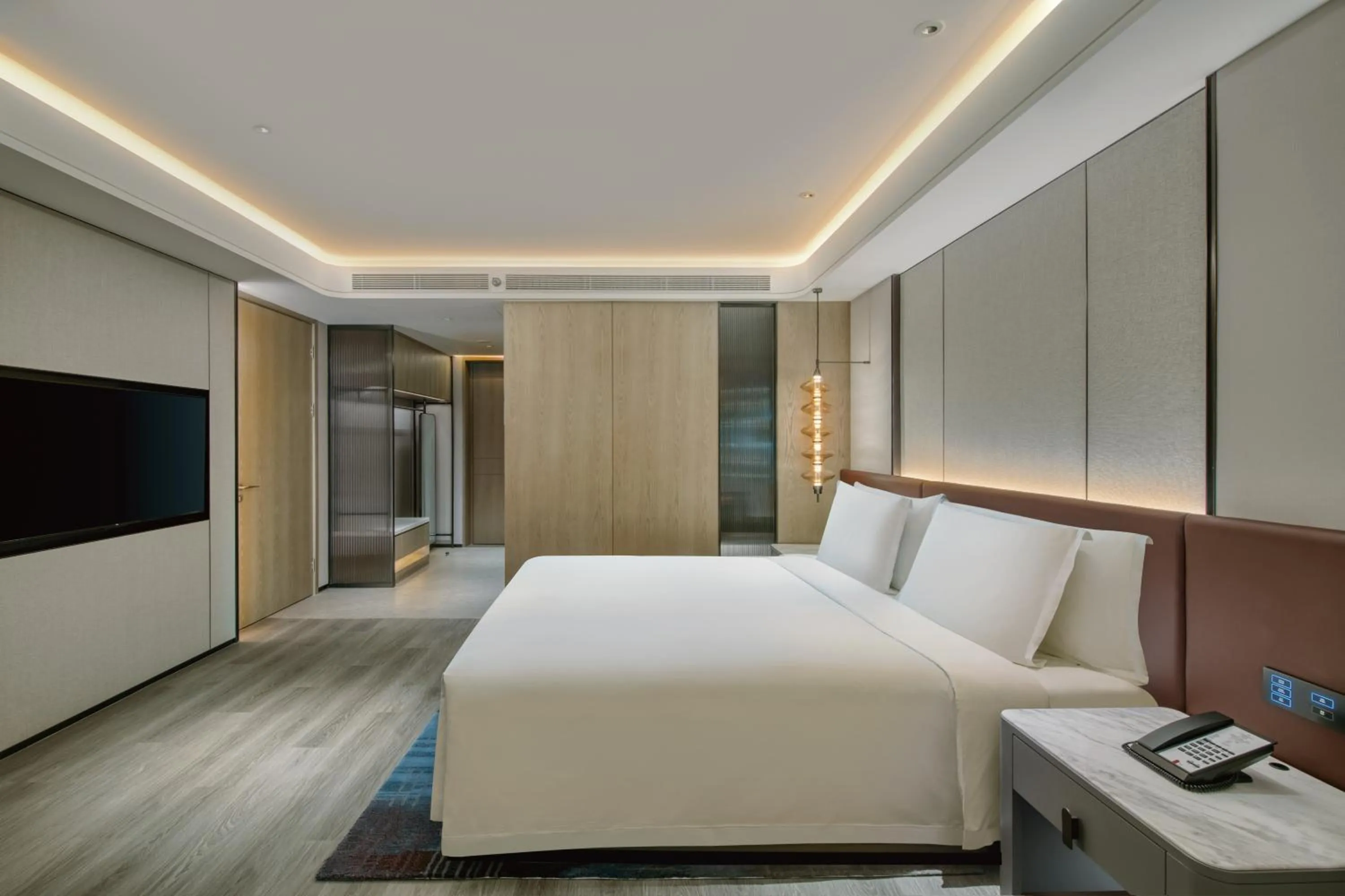 Bed in Crowne Plaza Xi'an Weiyang by IHG