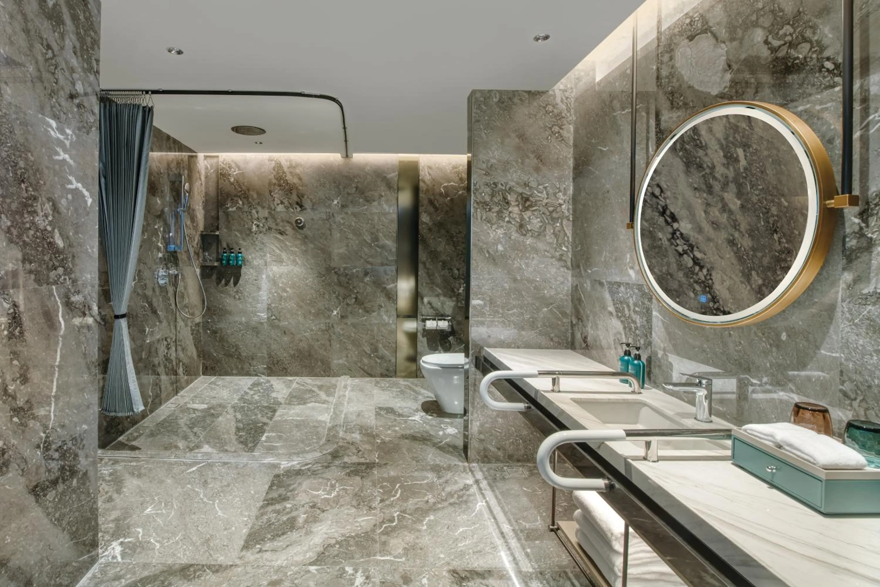 Shower in Crowne Plaza Xi'an Weiyang by IHG