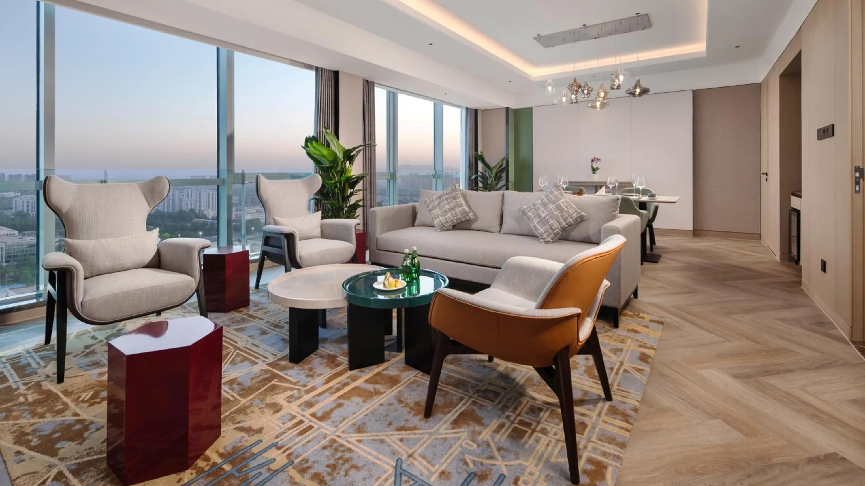 Living room in Holiday Inn Shijiazhuang High-tech Zone by IHG
