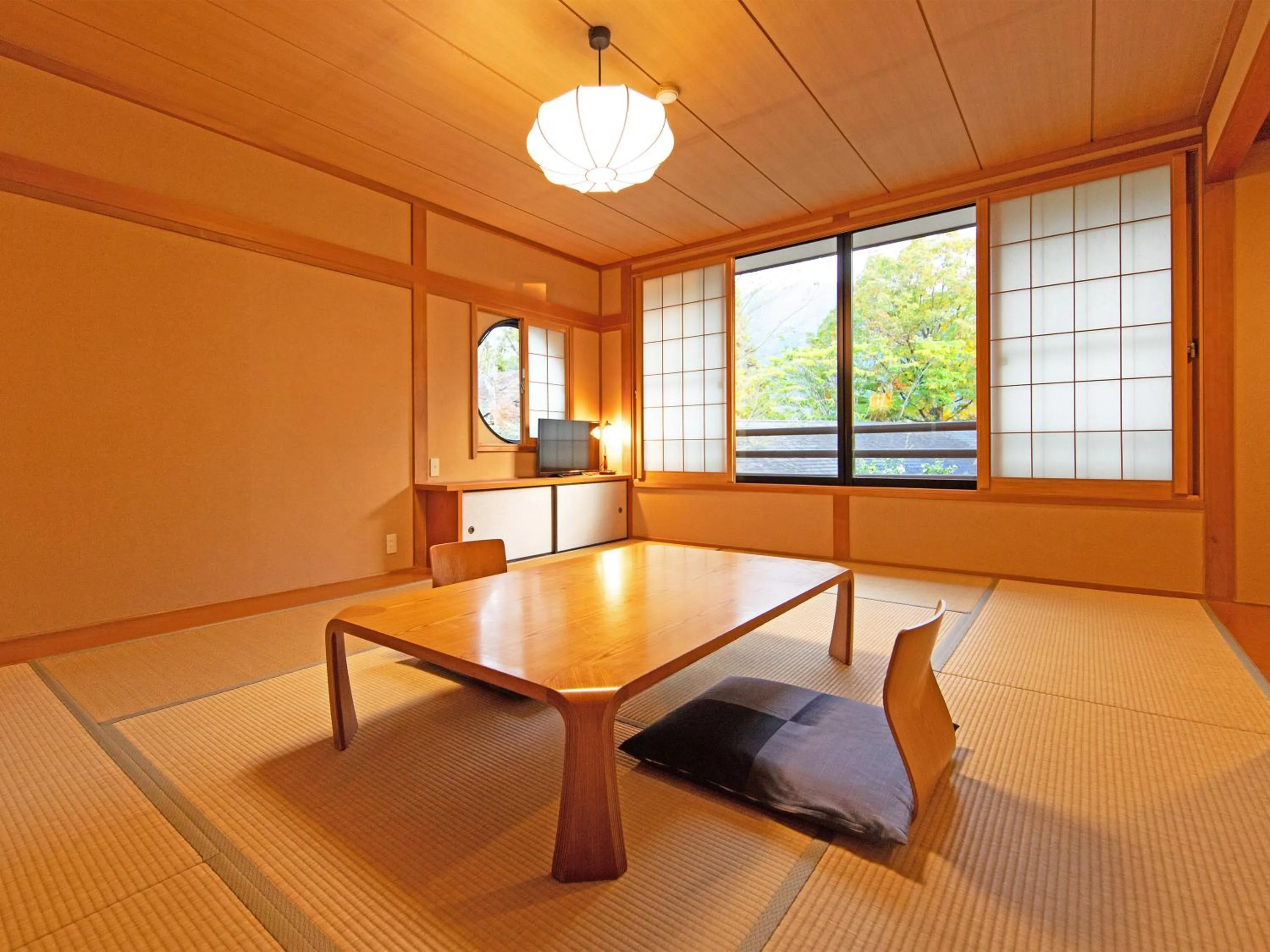 Photo of the whole room in Yufuin Onsen Ryokan Hananomai