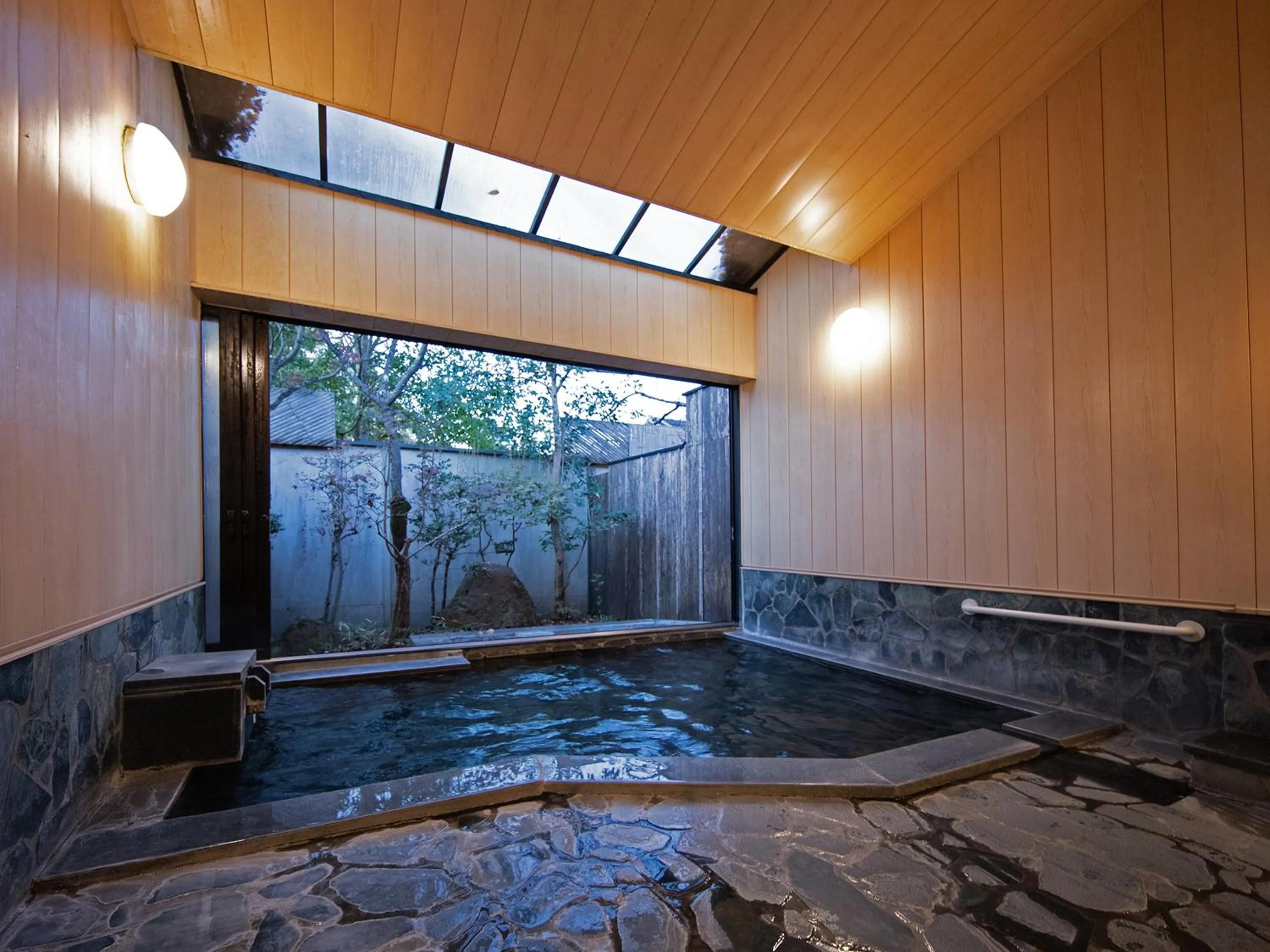 Hot Spring Bath in Yufuin Onsen Ryokan Hananomai