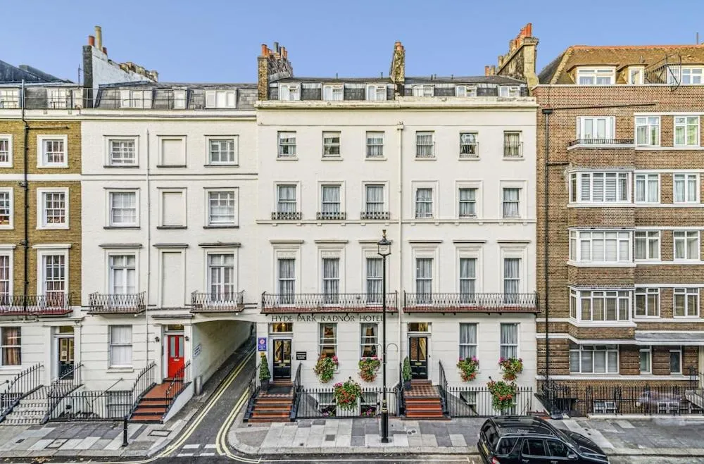 Street view in Hyde Park Radnor Hotel B&B