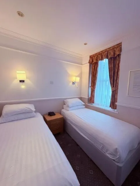 Bedroom, Bed in Hyde Park Radnor Hotel B&B