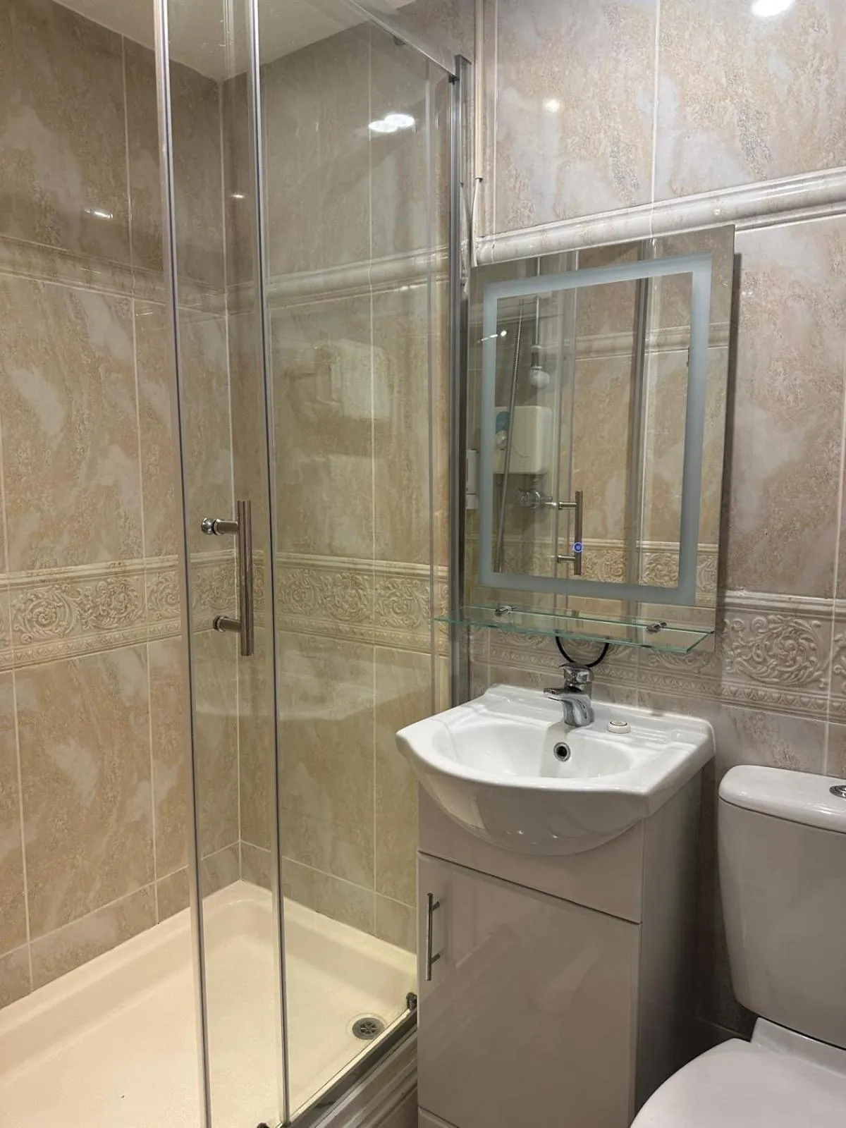 Bathroom in Hyde Park Radnor Hotel B&B