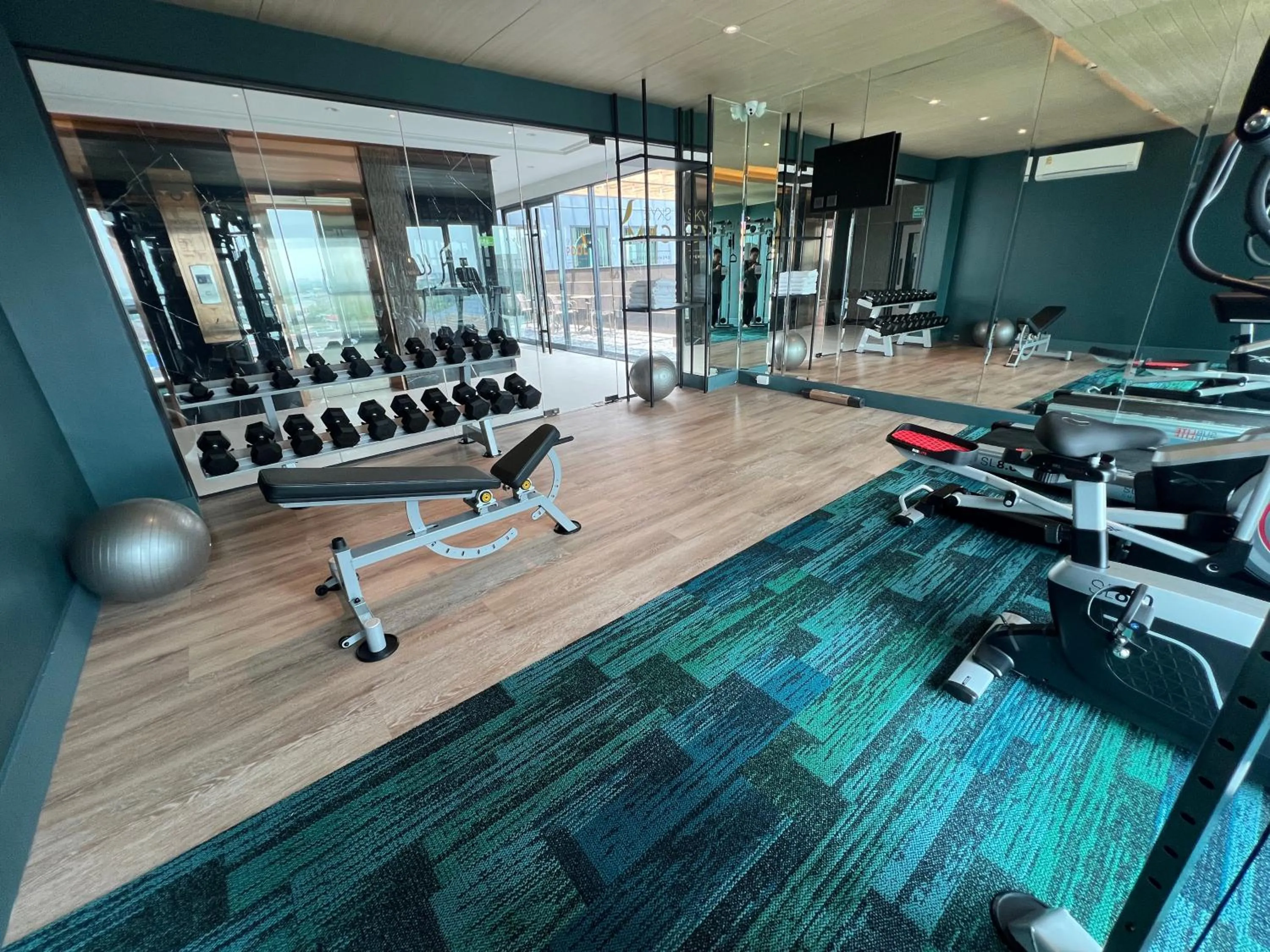 Fitness centre/facilities in ARNI Skye Hotel