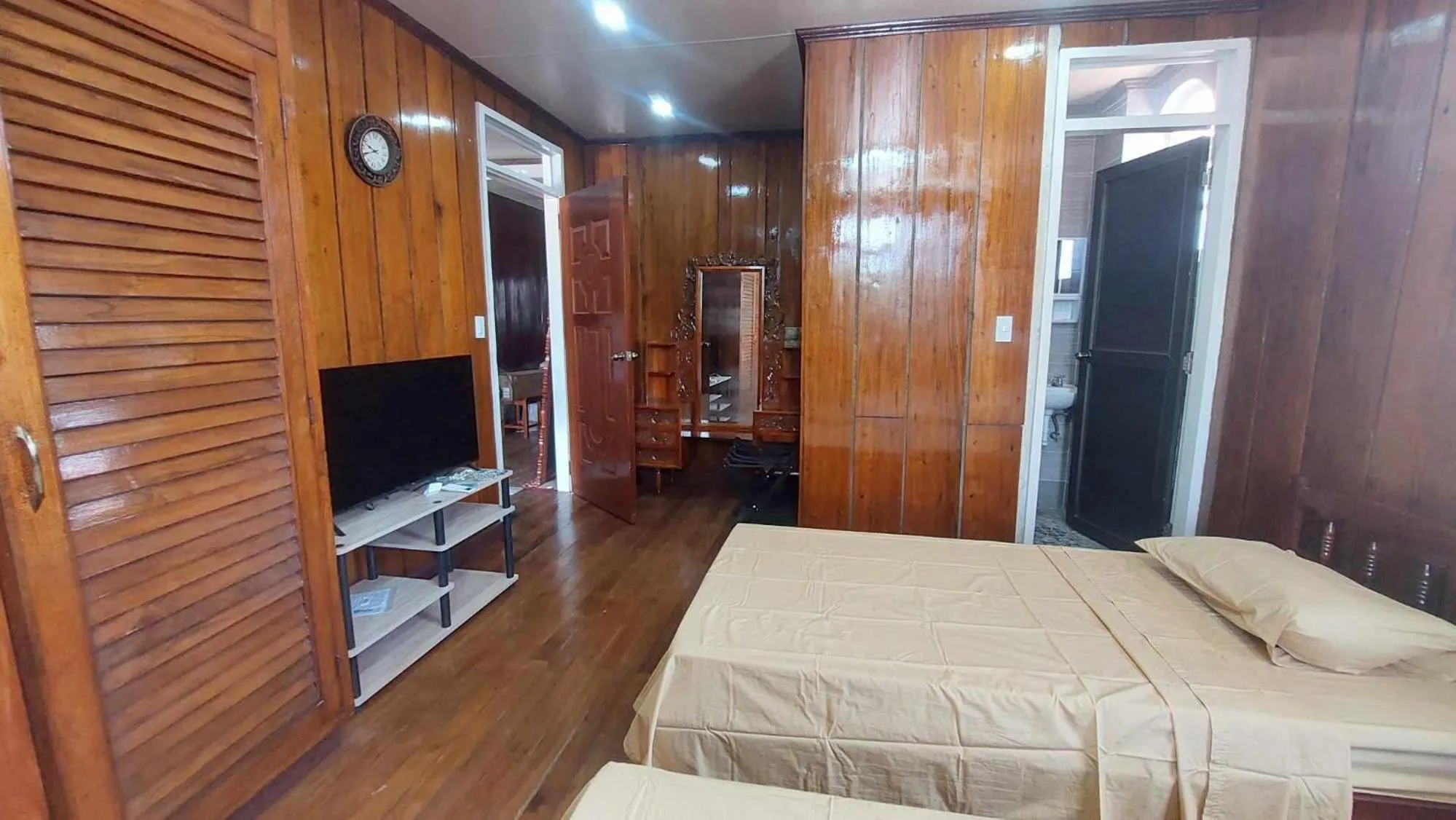 Bed in Topaz Bed & Breakfast Hotel