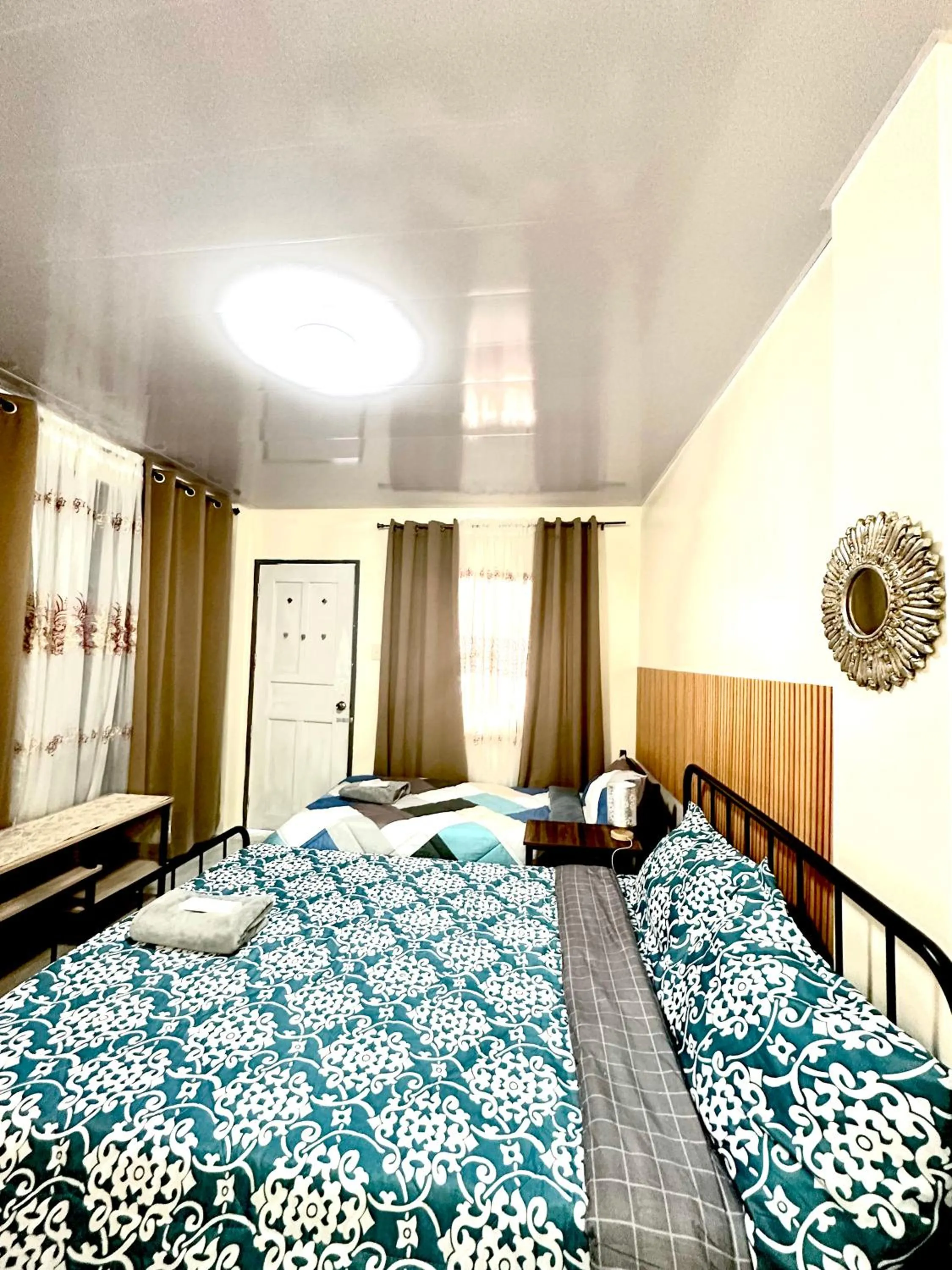 Bed in Topaz Bed & Breakfast Hotel