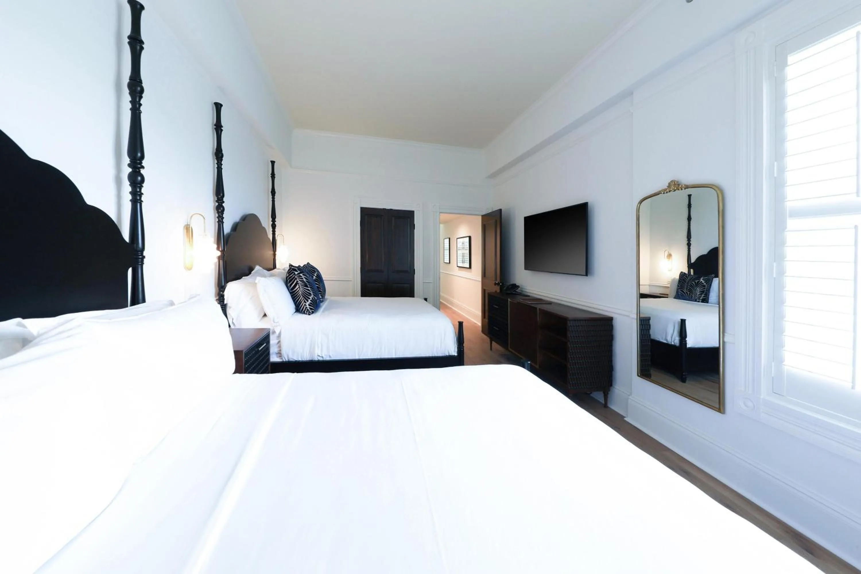 Photo of the whole room, Bed in Fairmount Hotel