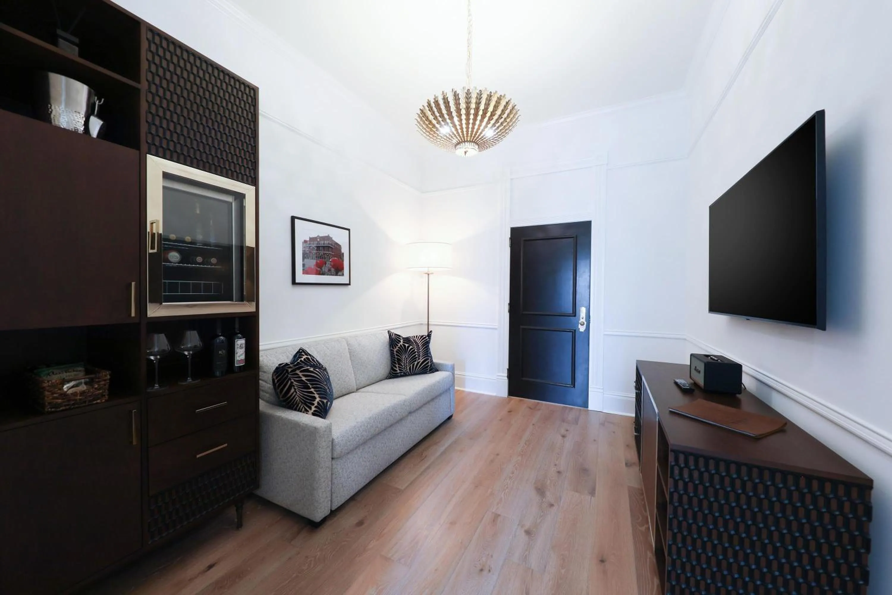 Photo of the whole room in Fairmount Hotel