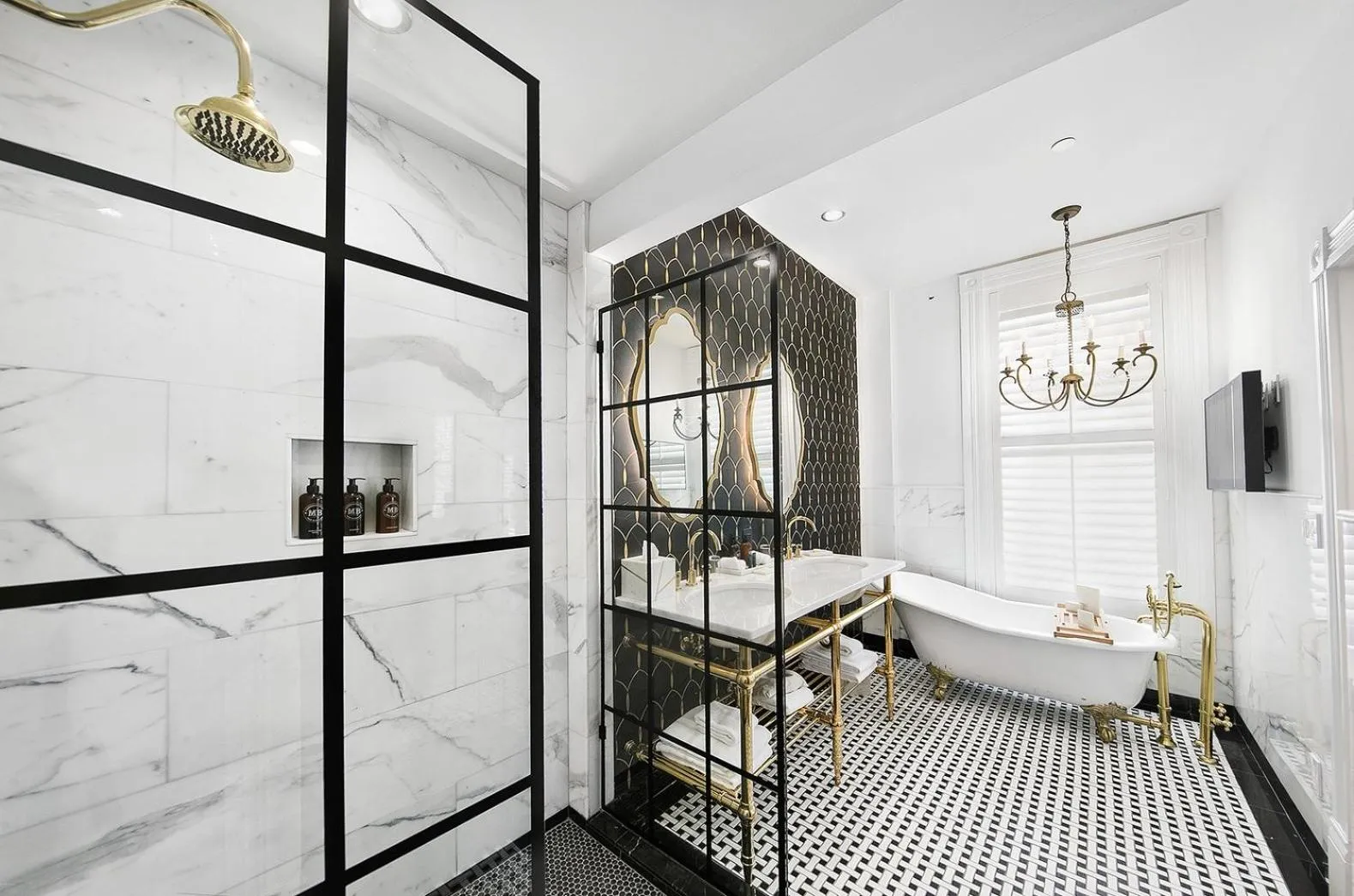 Shower in Fairmount Hotel