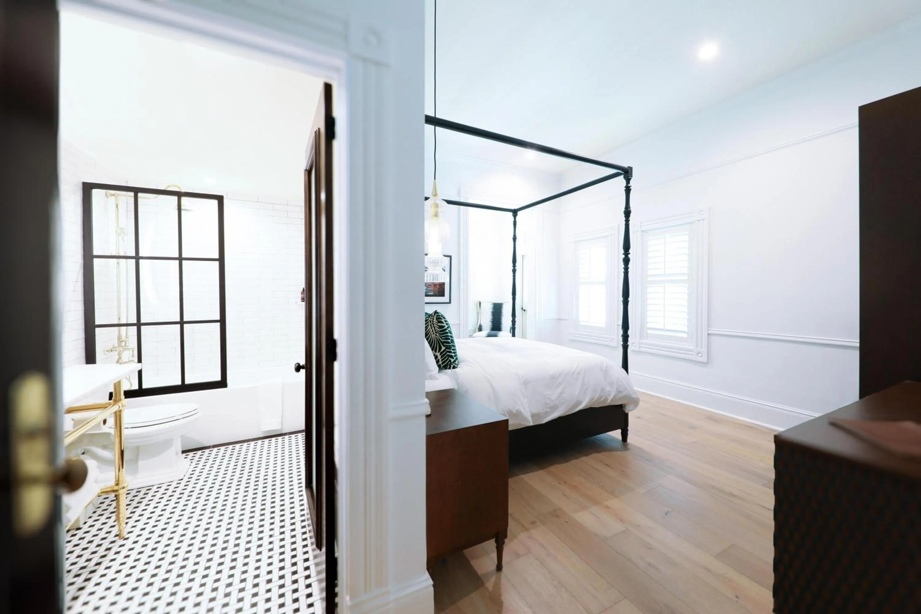 Bedroom, Bed in Fairmount Hotel