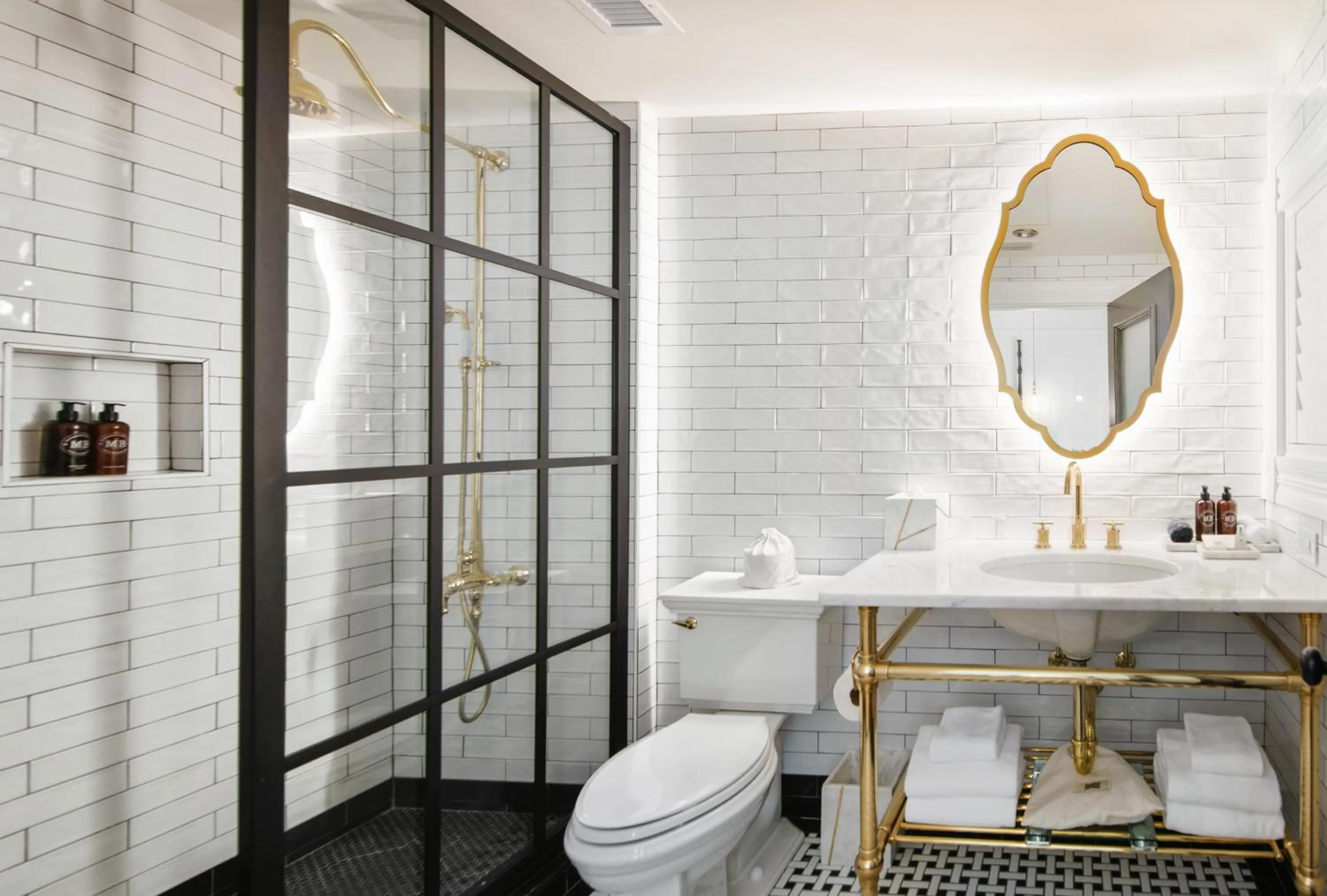 Shower in Fairmount Hotel