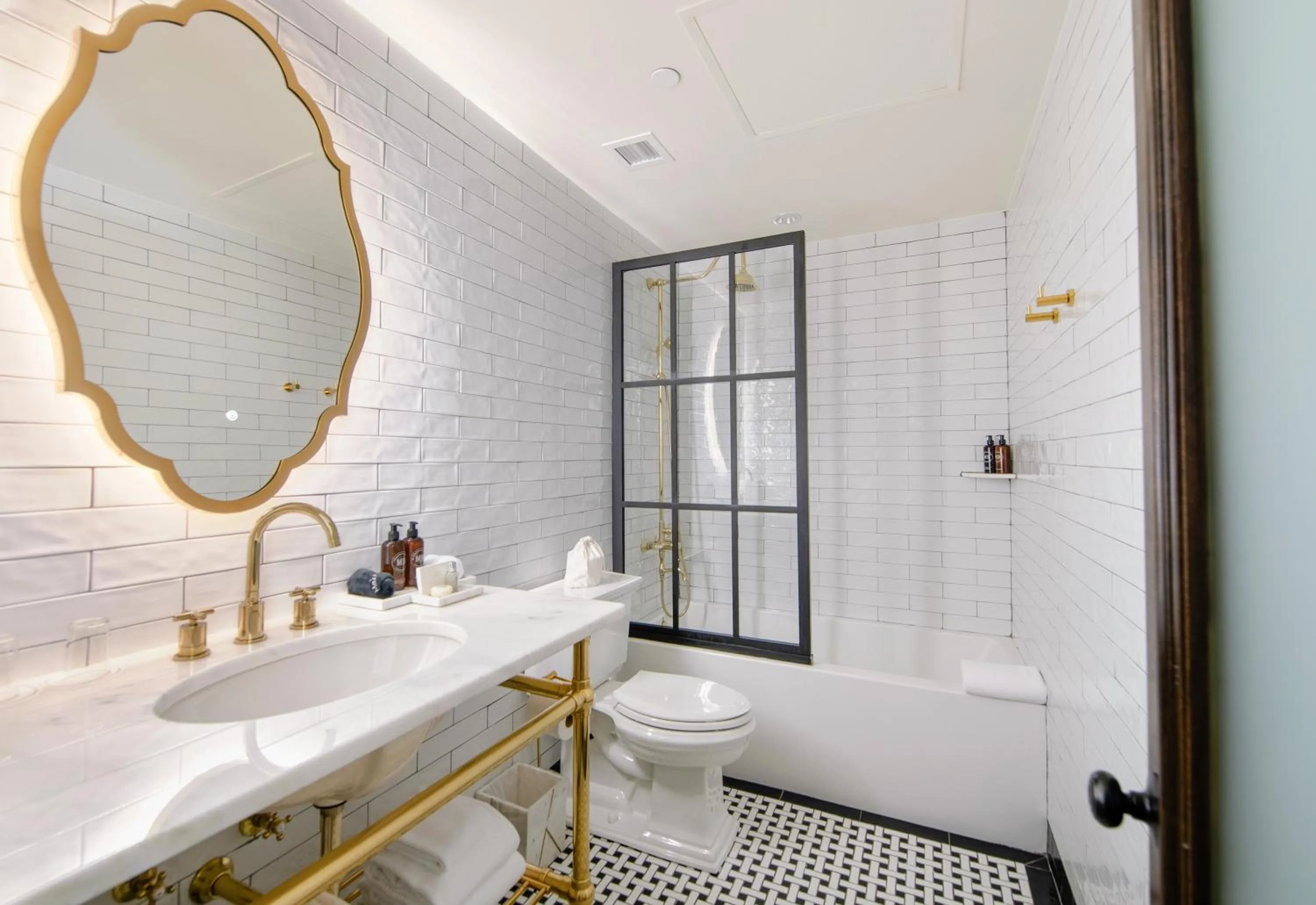 Shower in Fairmount Hotel