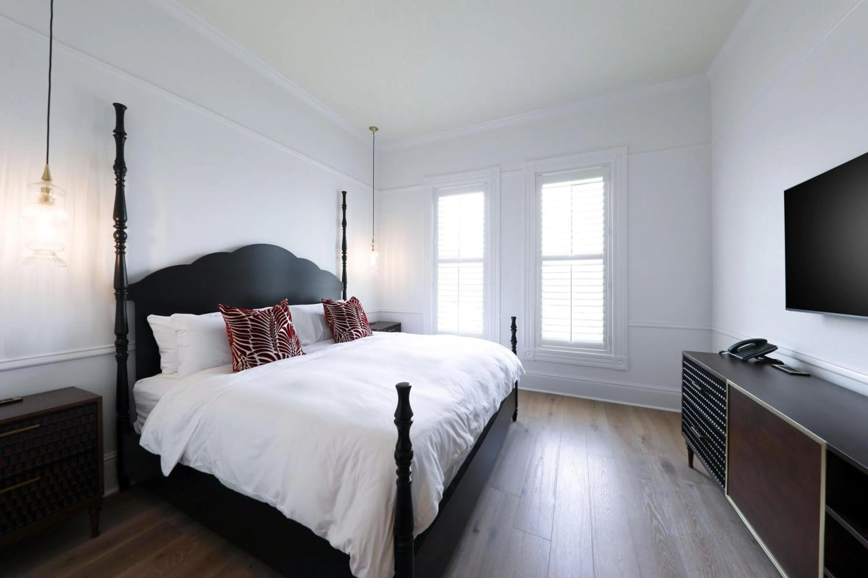 Photo of the whole room, Bed in Fairmount Hotel