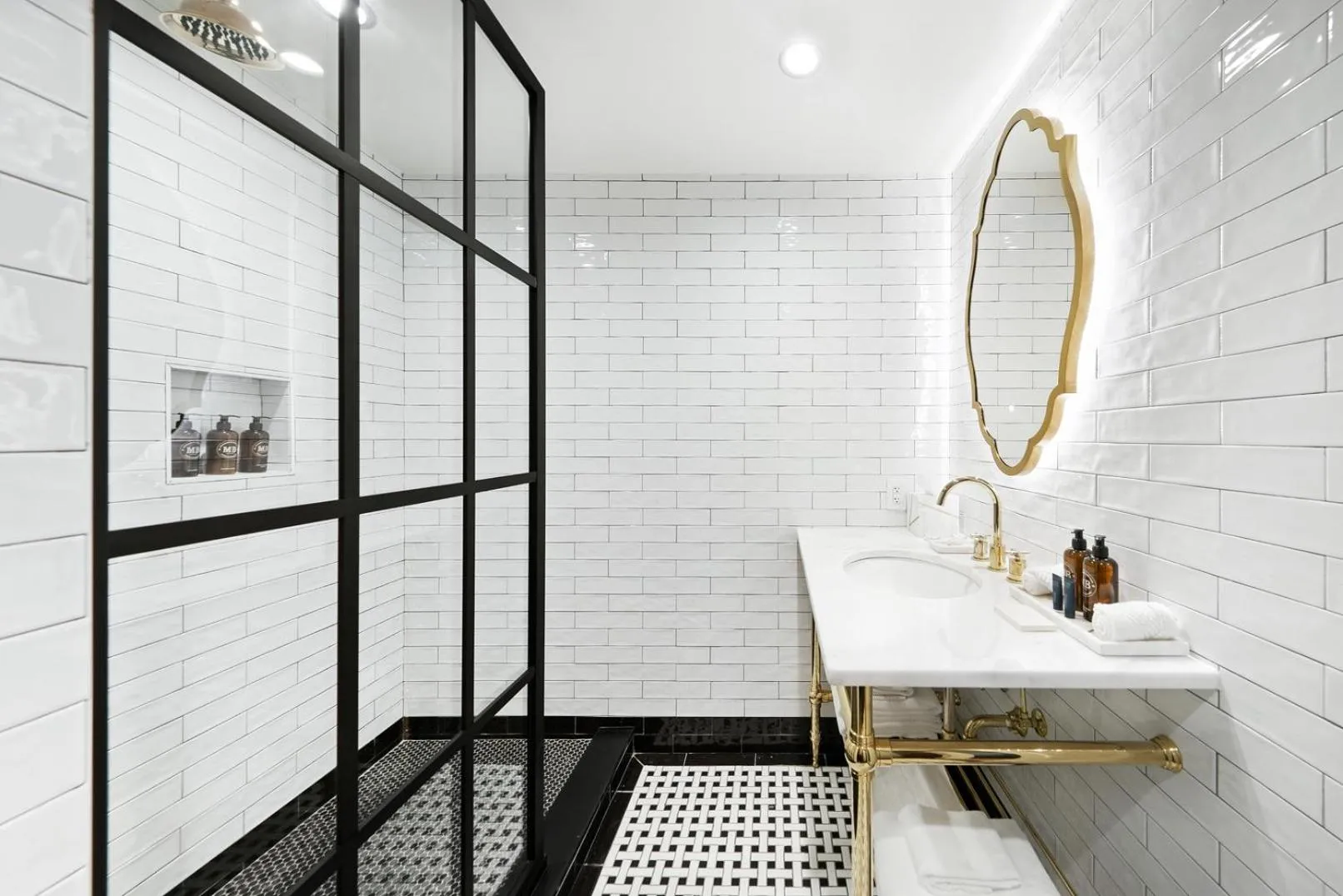 Shower in Fairmount Hotel