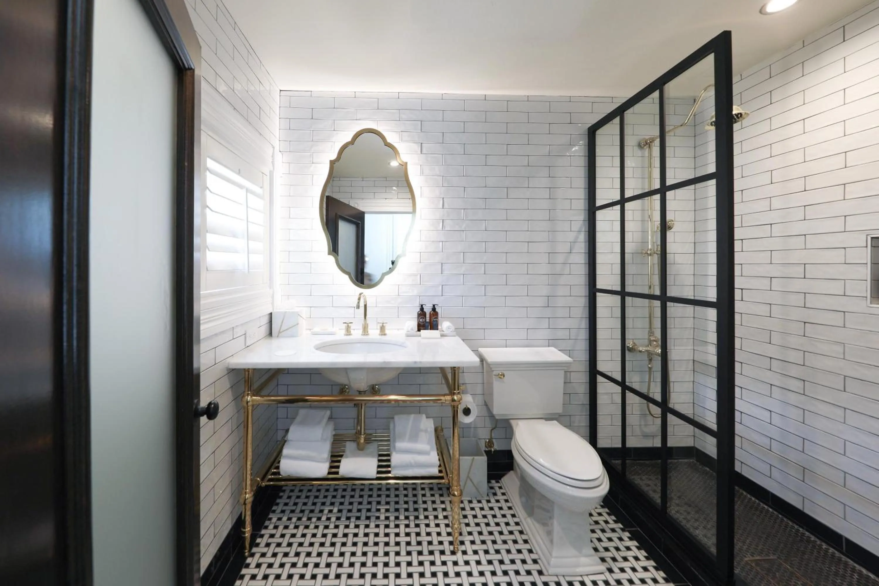 Bathroom in Fairmount Hotel