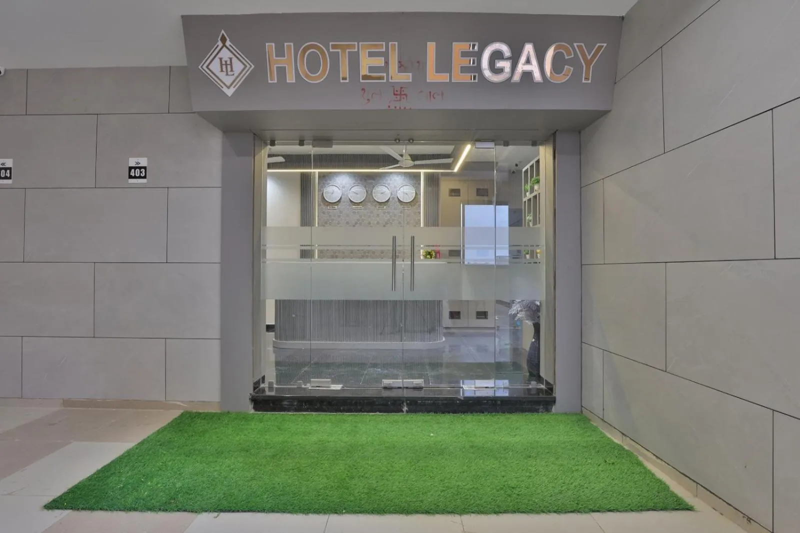Facade/entrance in Hotel Legacy