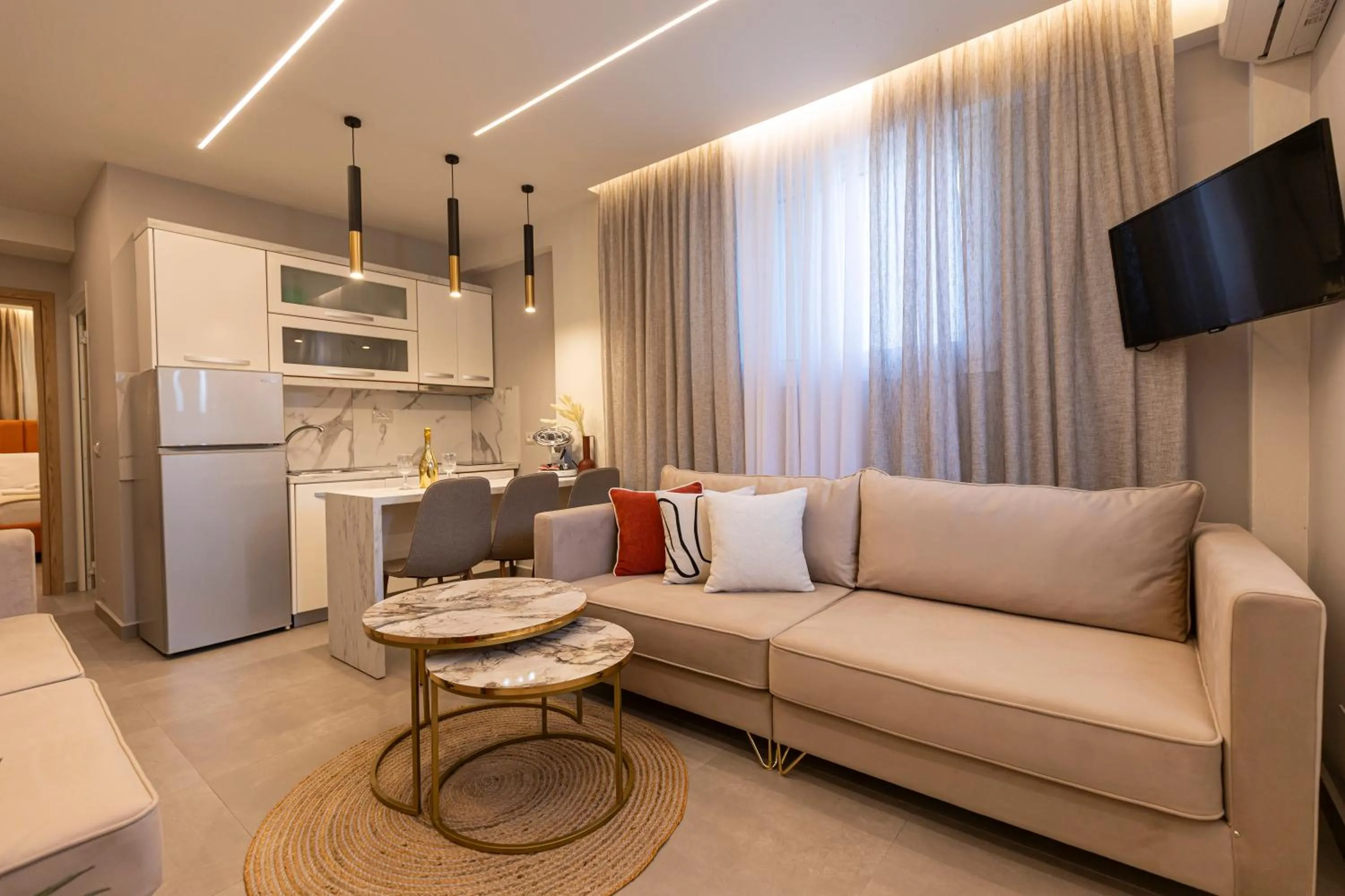 Communal lounge/ TV room in Vila Murati