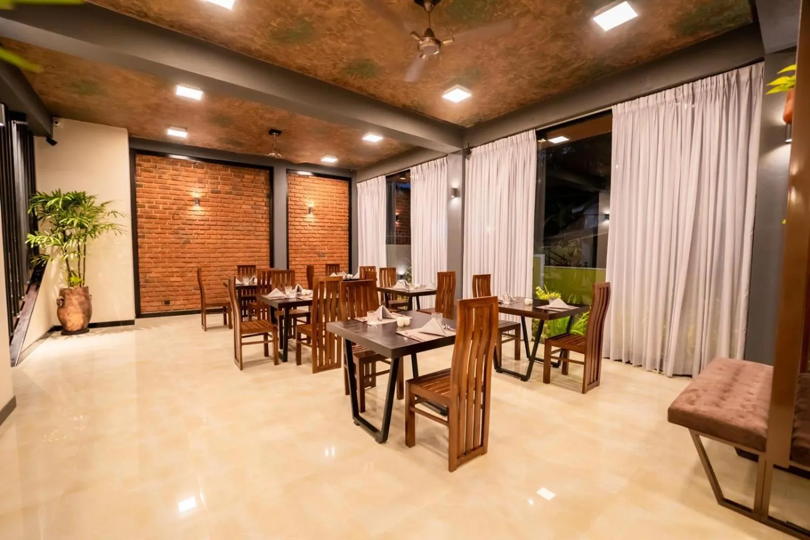 Restaurant/places to eat in Limeshine - Airport Transit Hotels & Residences