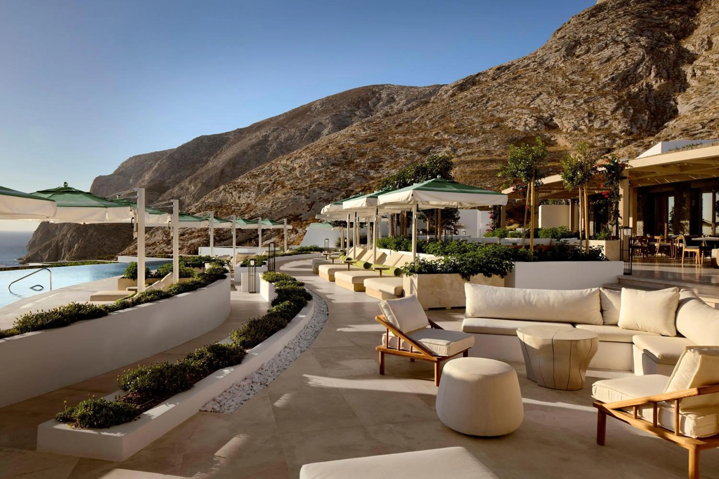 Restaurant/places to eat in Sandblu Santorini, LXR Hotels & Resorts