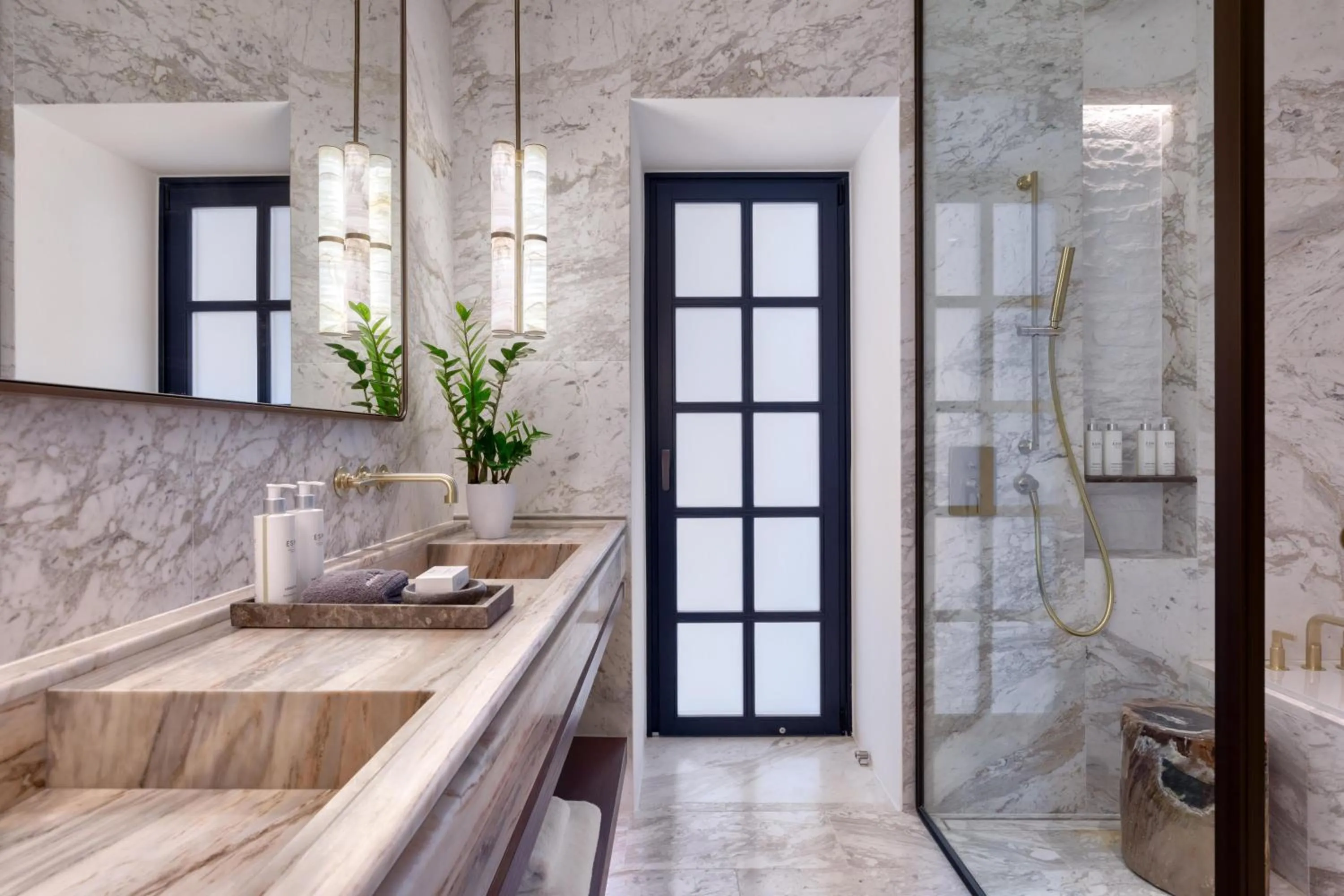 Bathroom in Sandblu Santorini, LXR Hotels & Resorts