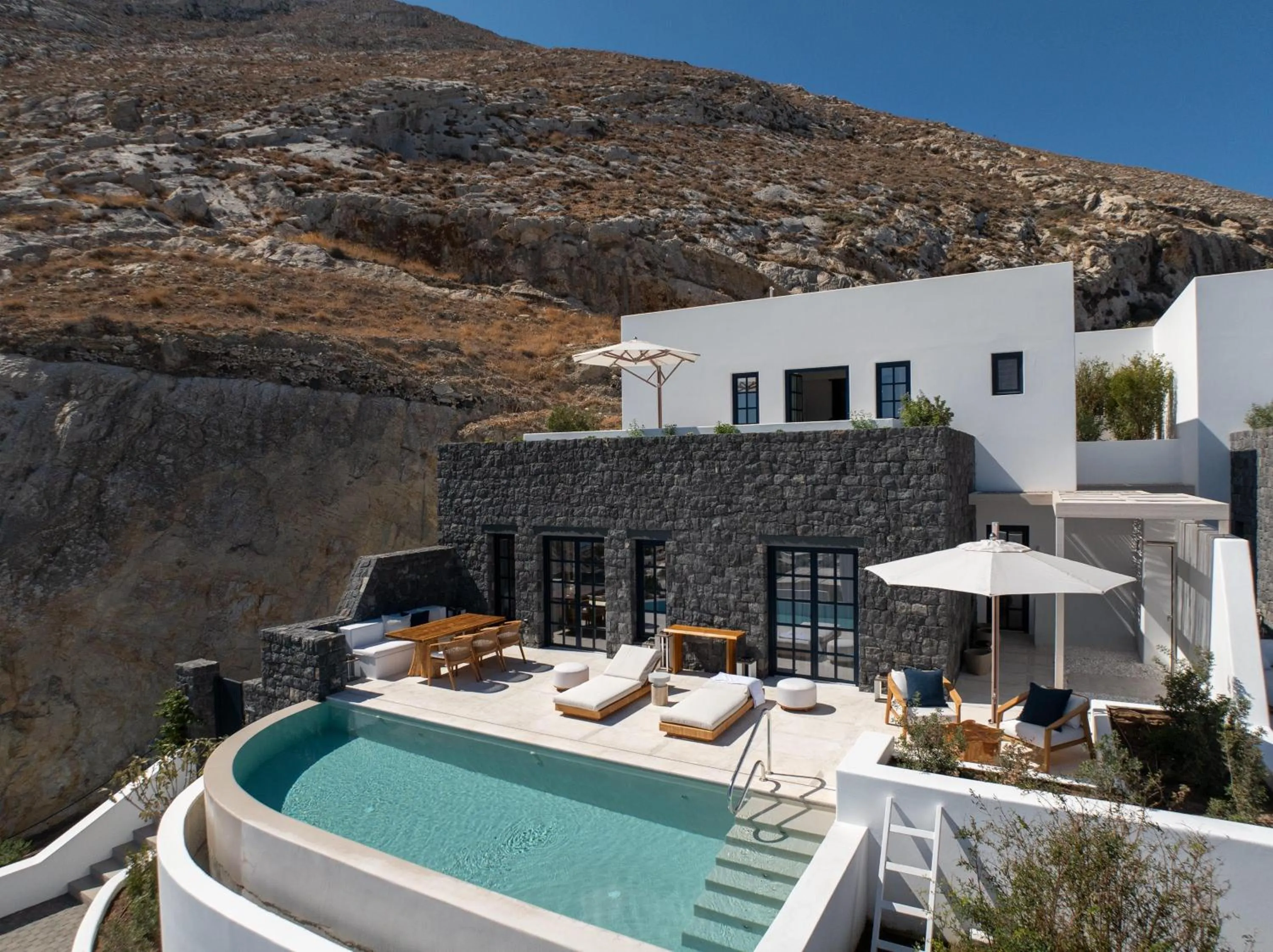 Living room in Sandblu Santorini, LXR Hotels & Resorts