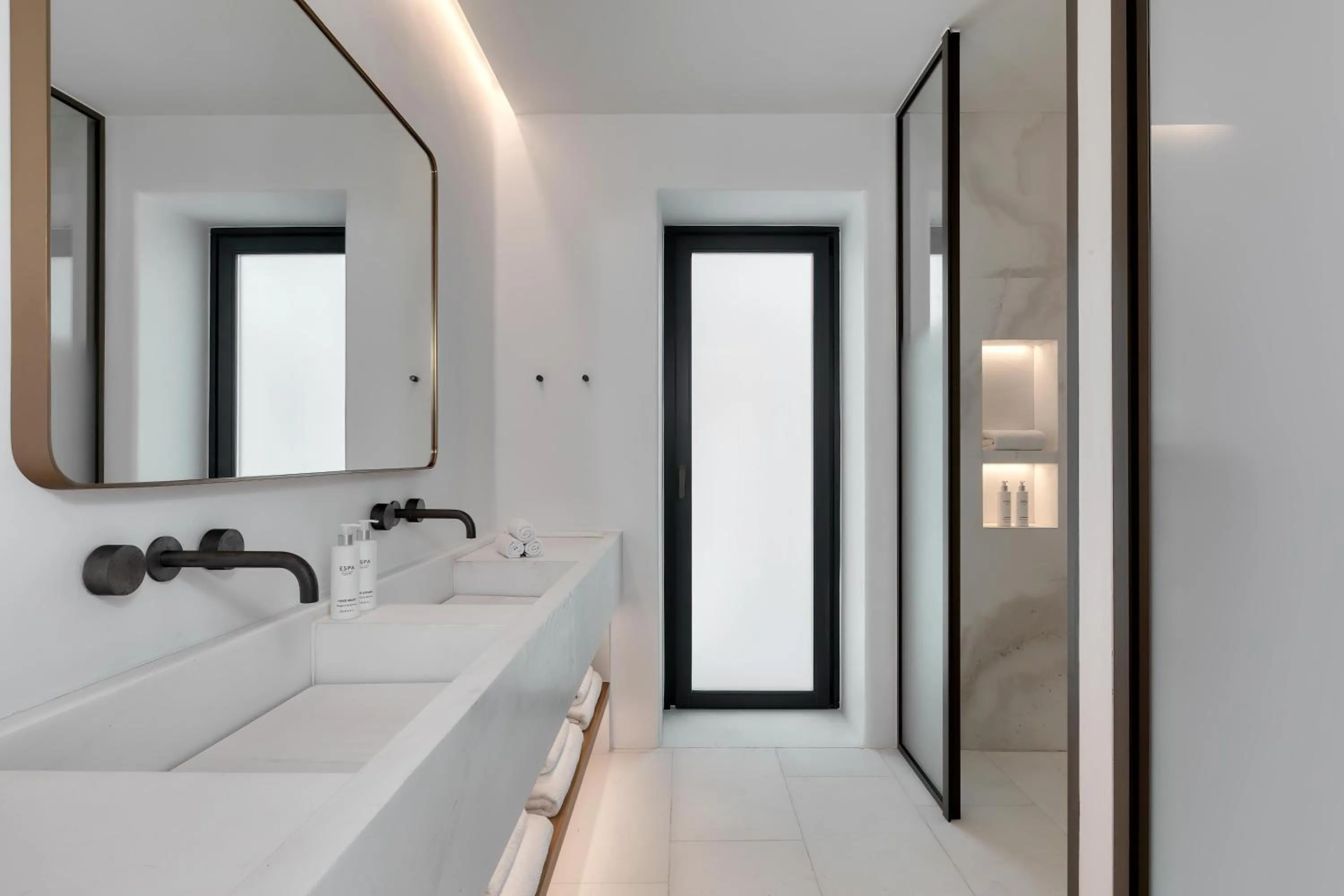 Bathroom in Sandblu Santorini, LXR Hotels & Resorts