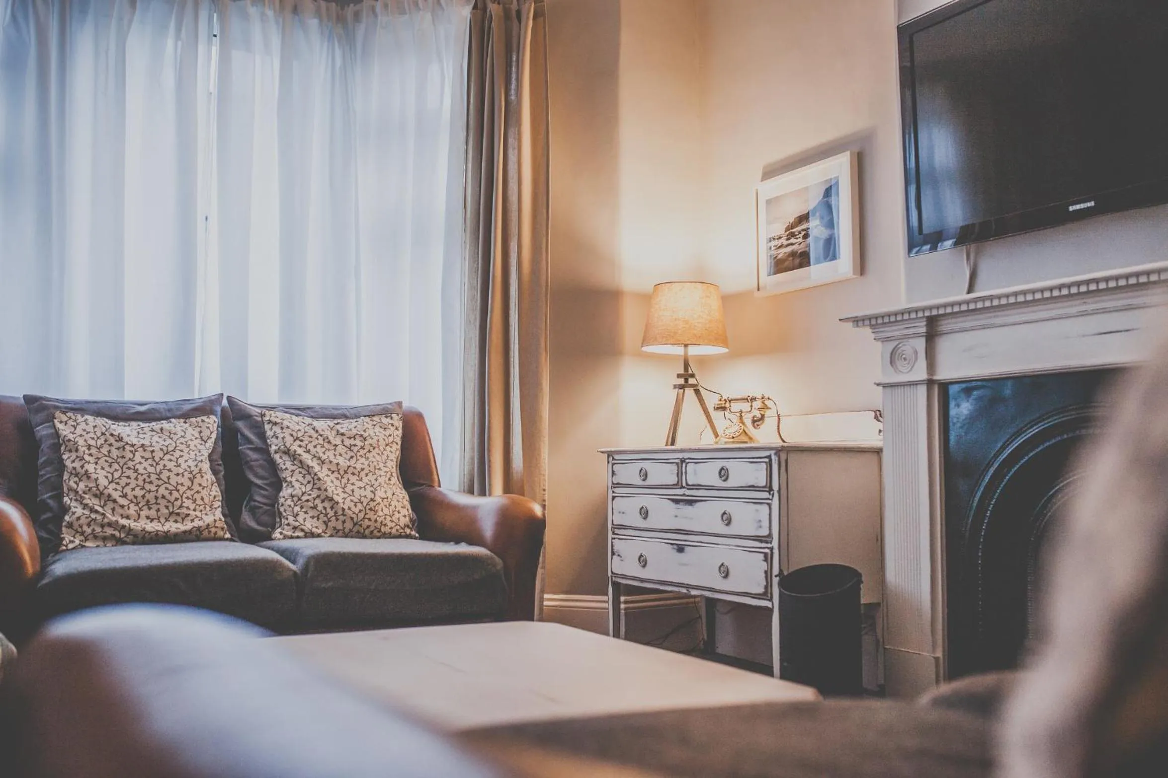 Communal lounge/ TV room in Antique House B&B