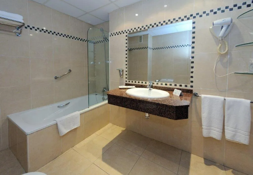 Bathroom in Hotel ViveMar