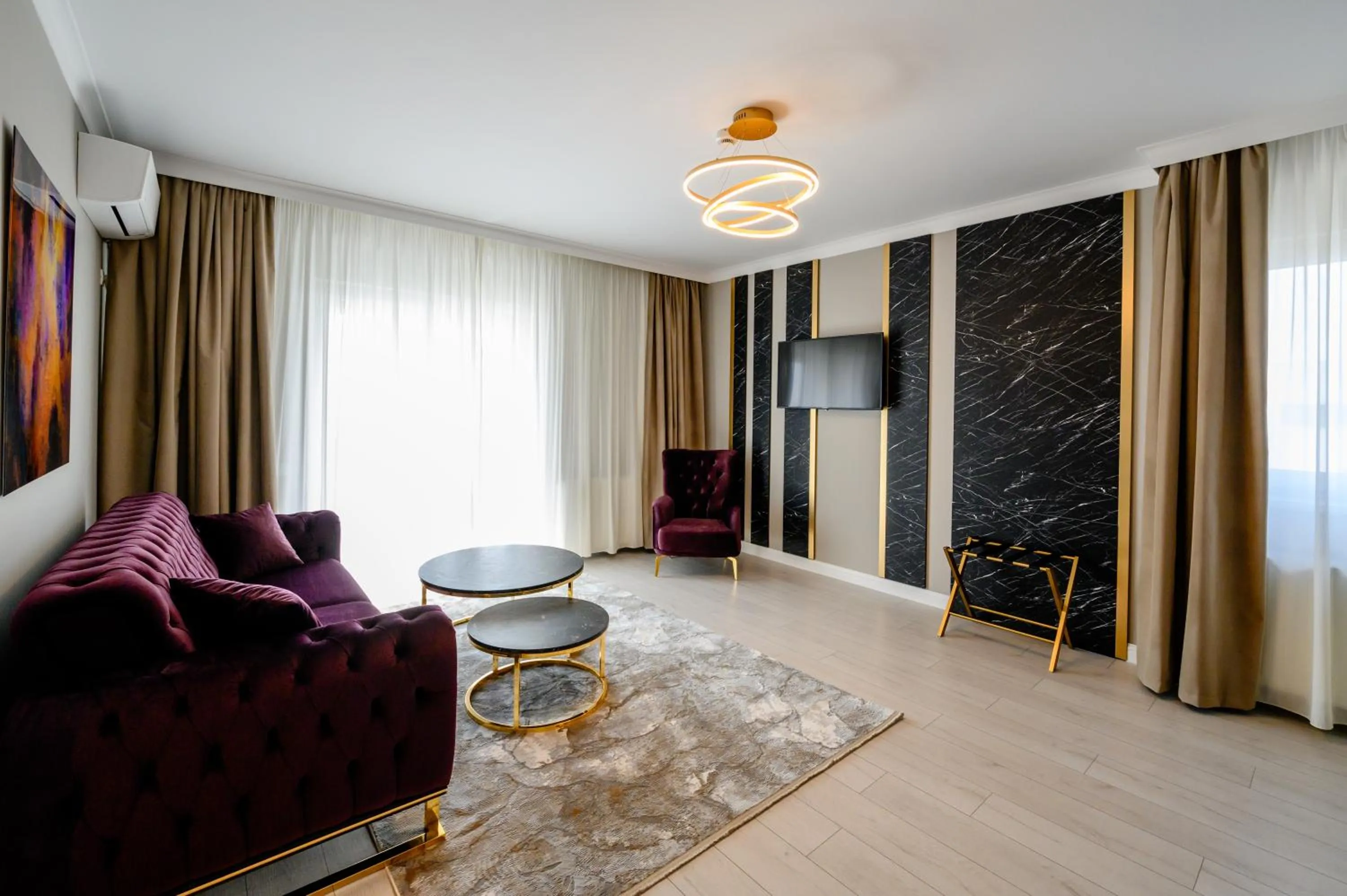 TV and multimedia in Elitte Inn & Suites