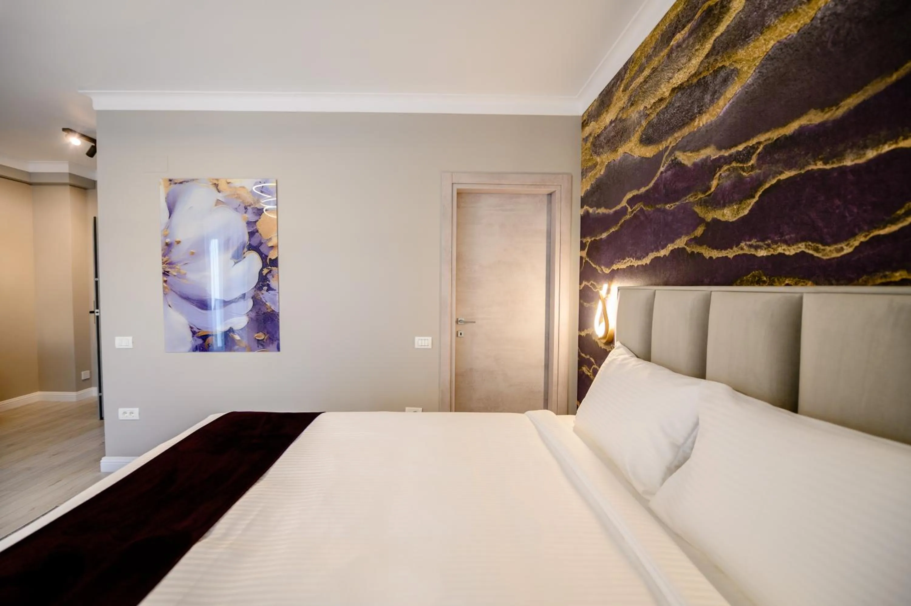 Breakfast, Bed in Elitte Inn & Suites