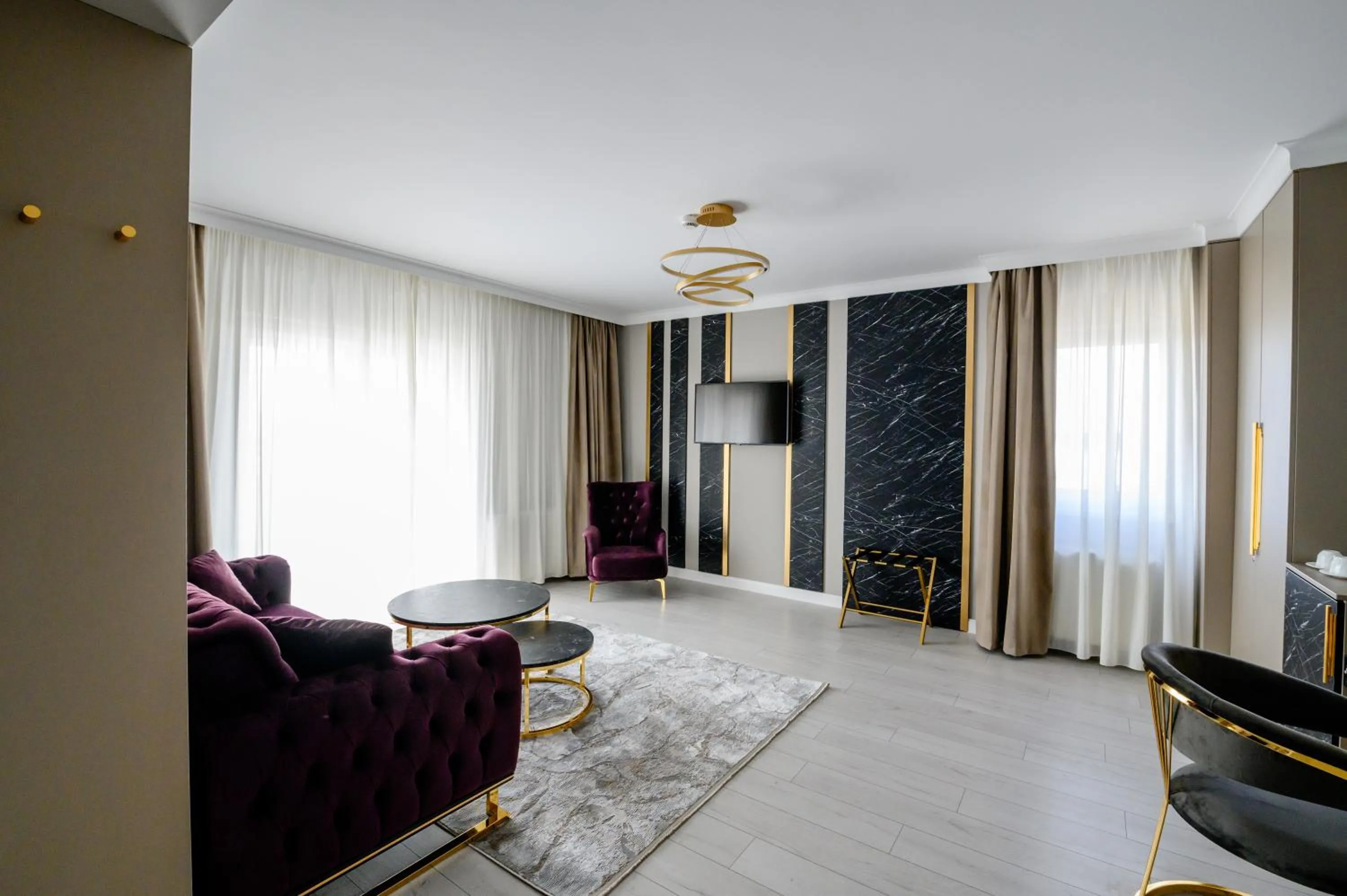 TV and multimedia in Elitte Inn & Suites