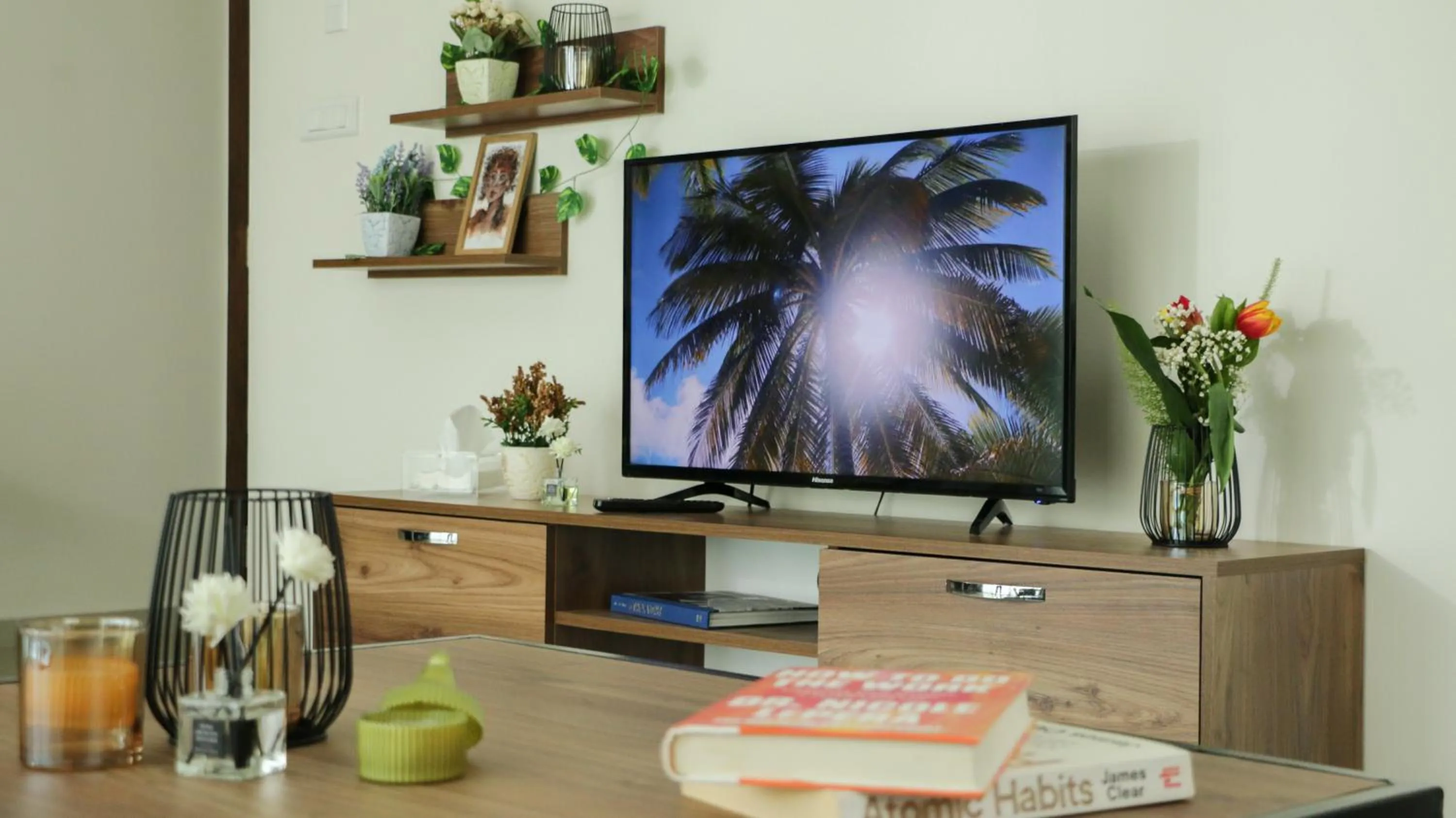 Communal lounge/ TV room in Tilia Hotel Beirut