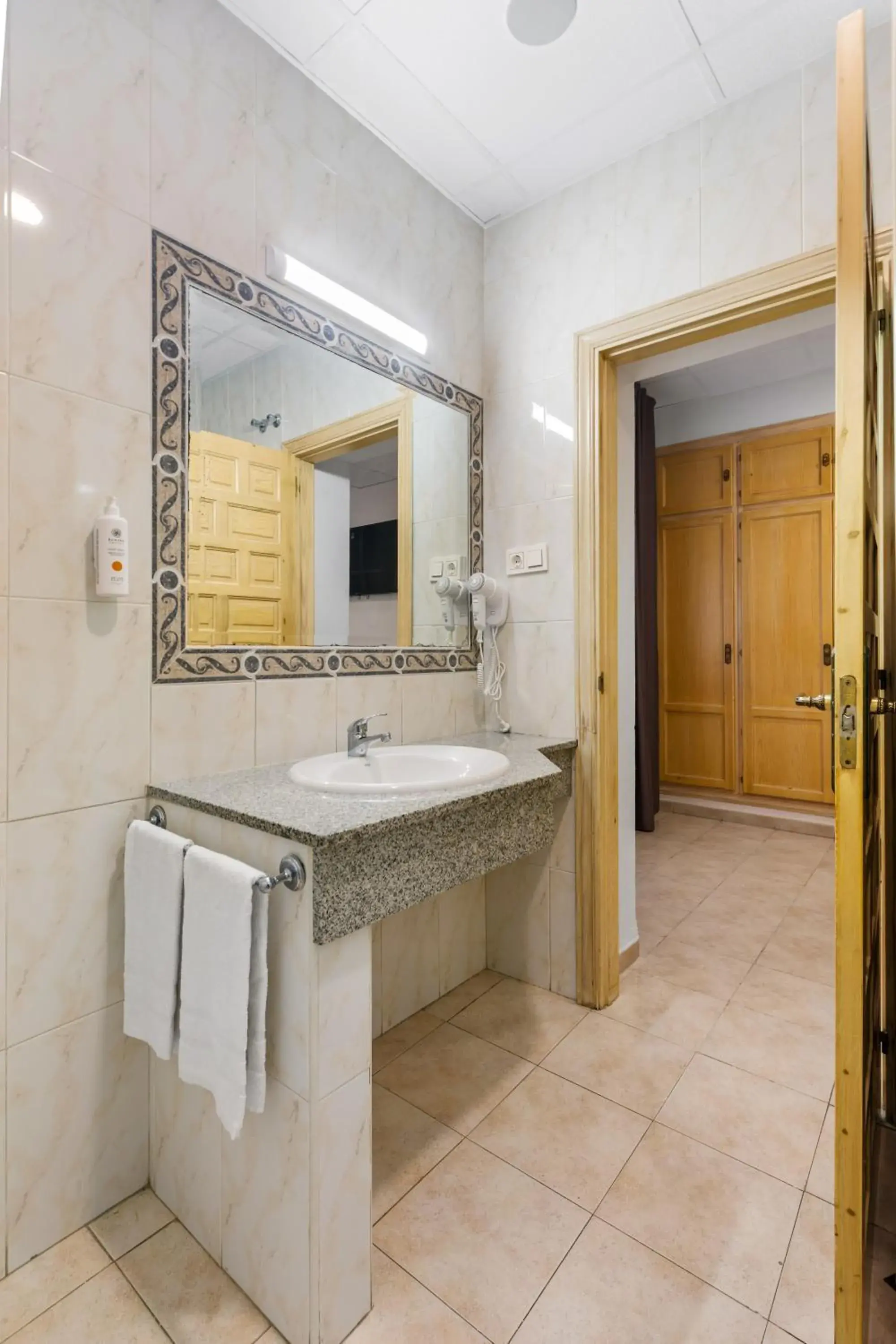 Twin Room in Vas Málaga Ciudad Twin Room in Vas Málaga Ciudad